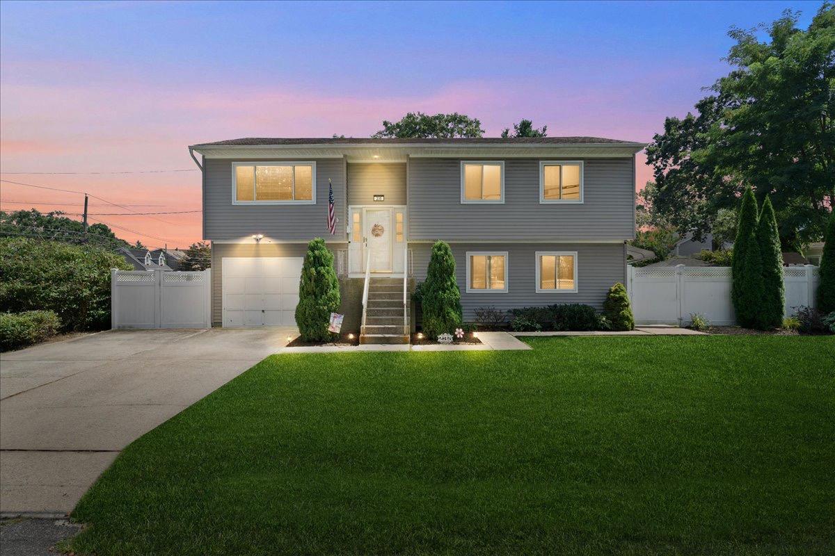 #2 photo, 235 McCall Avenue, サフォーク郡 West Islip , NY 11795