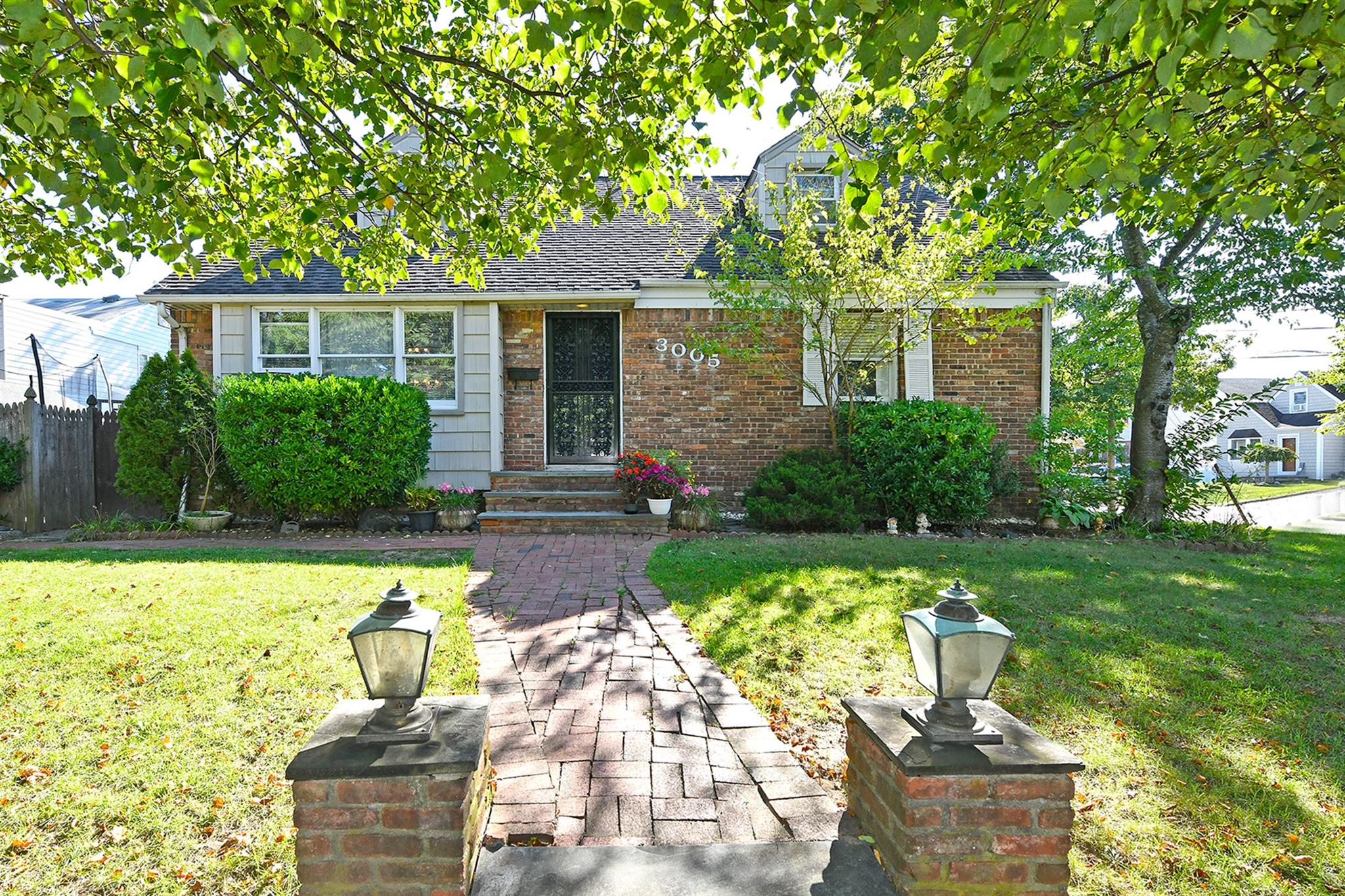 #1 photo, 3005 Harding Street, नासाउ काउंटी Oceanside , NY 11572