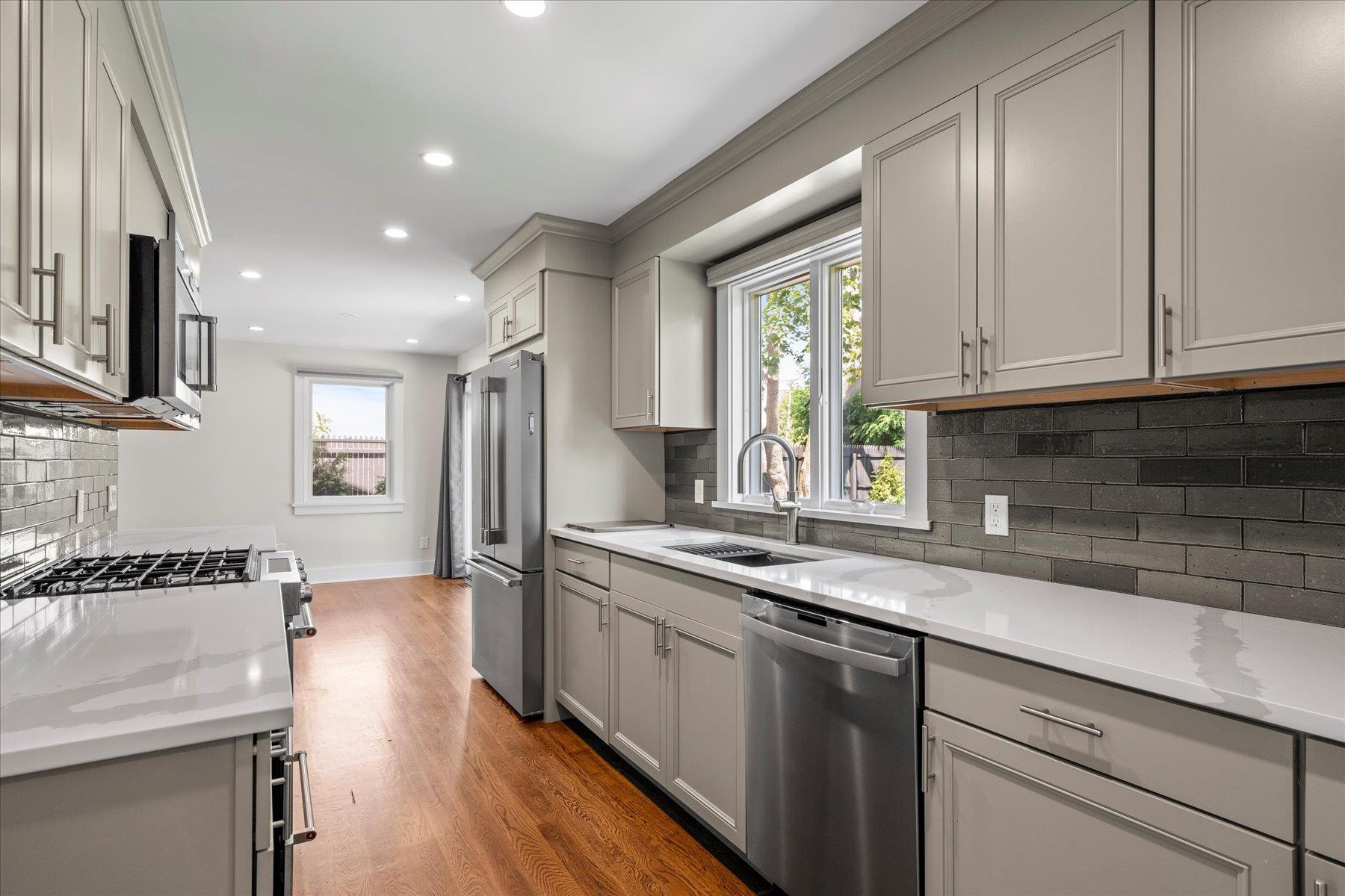 #10 photo, 647 Montauk Highway, サフォーク郡 East Quogue , NY 11942