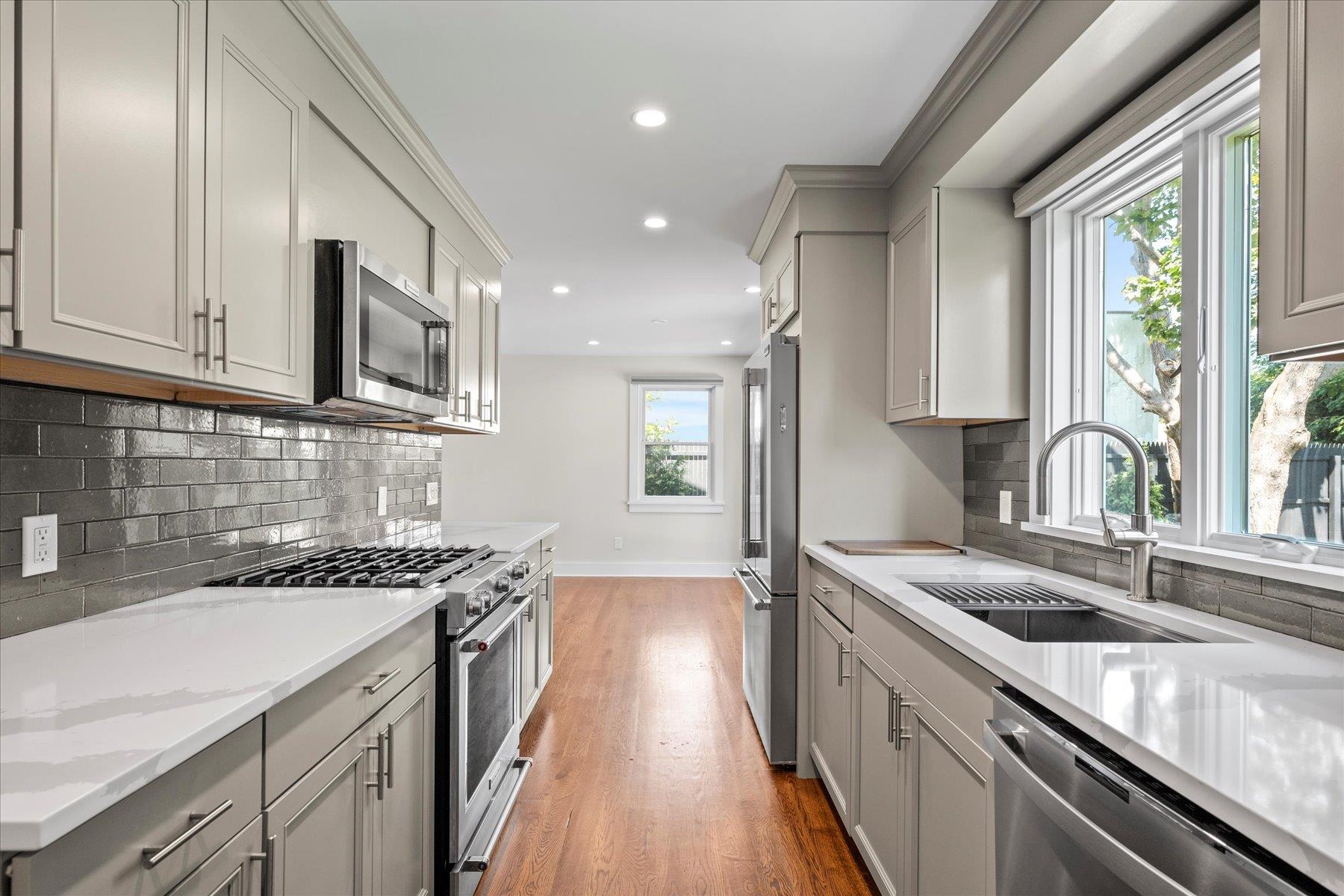 #11 photo, 647 Montauk Highway, サフォーク郡 East Quogue , NY 11942