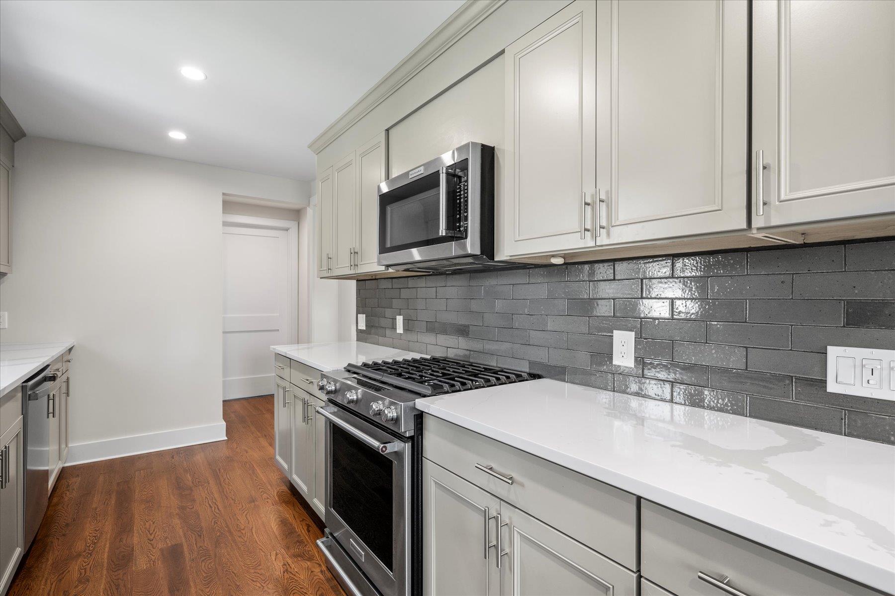 #12 photo, 647 Montauk Highway, サフォーク郡 East Quogue , NY 11942