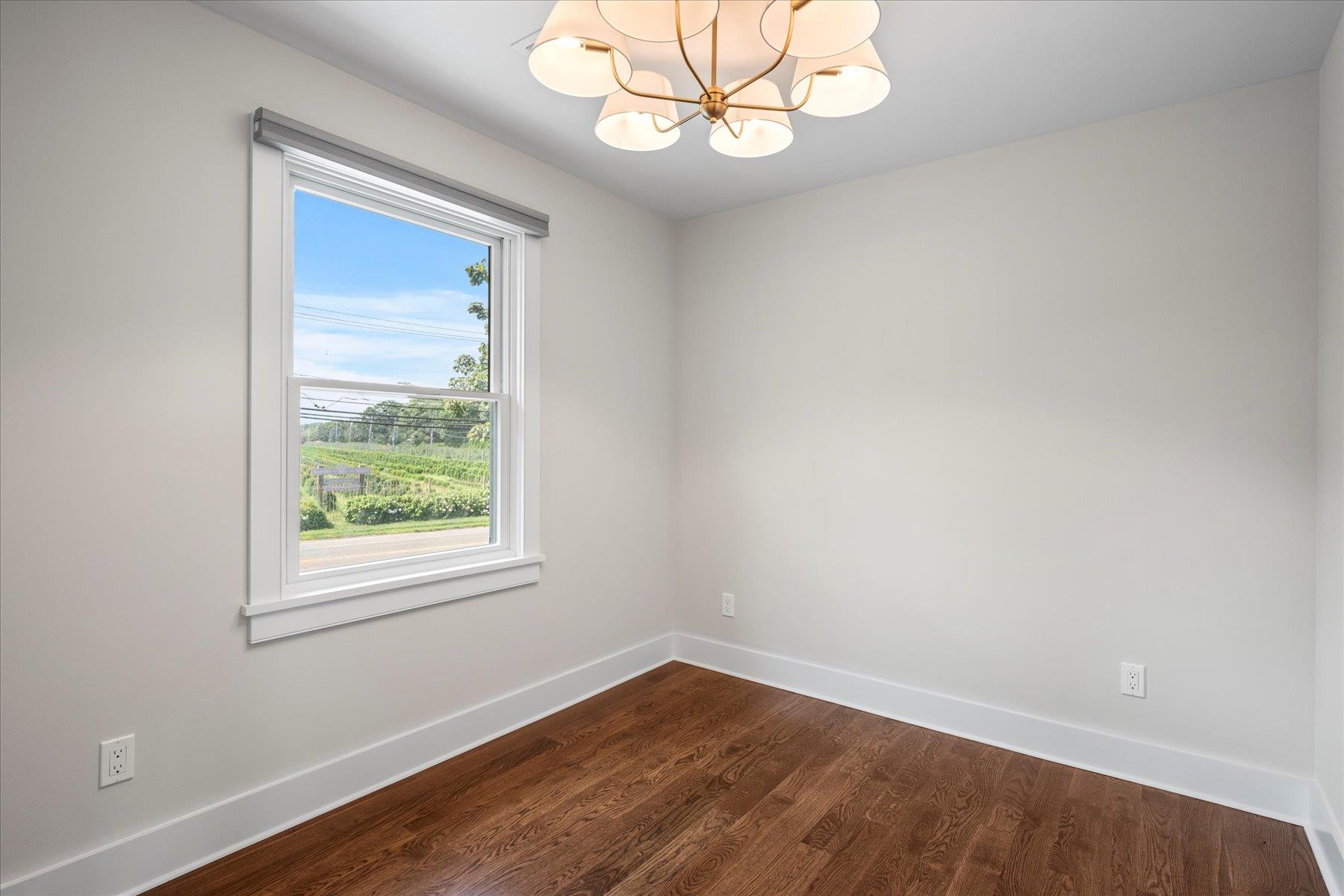 #16 photo, 647 Montauk Highway, サフォーク郡 East Quogue , NY 11942