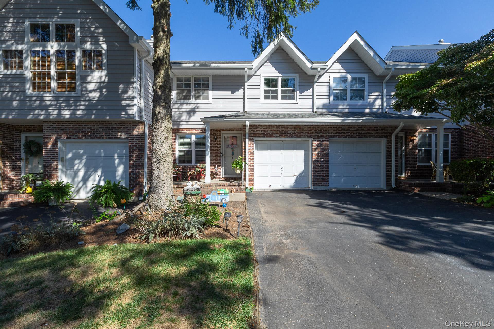 #1 photo, 5 Sprucewood Boulevard, Central Islip , NY 11722