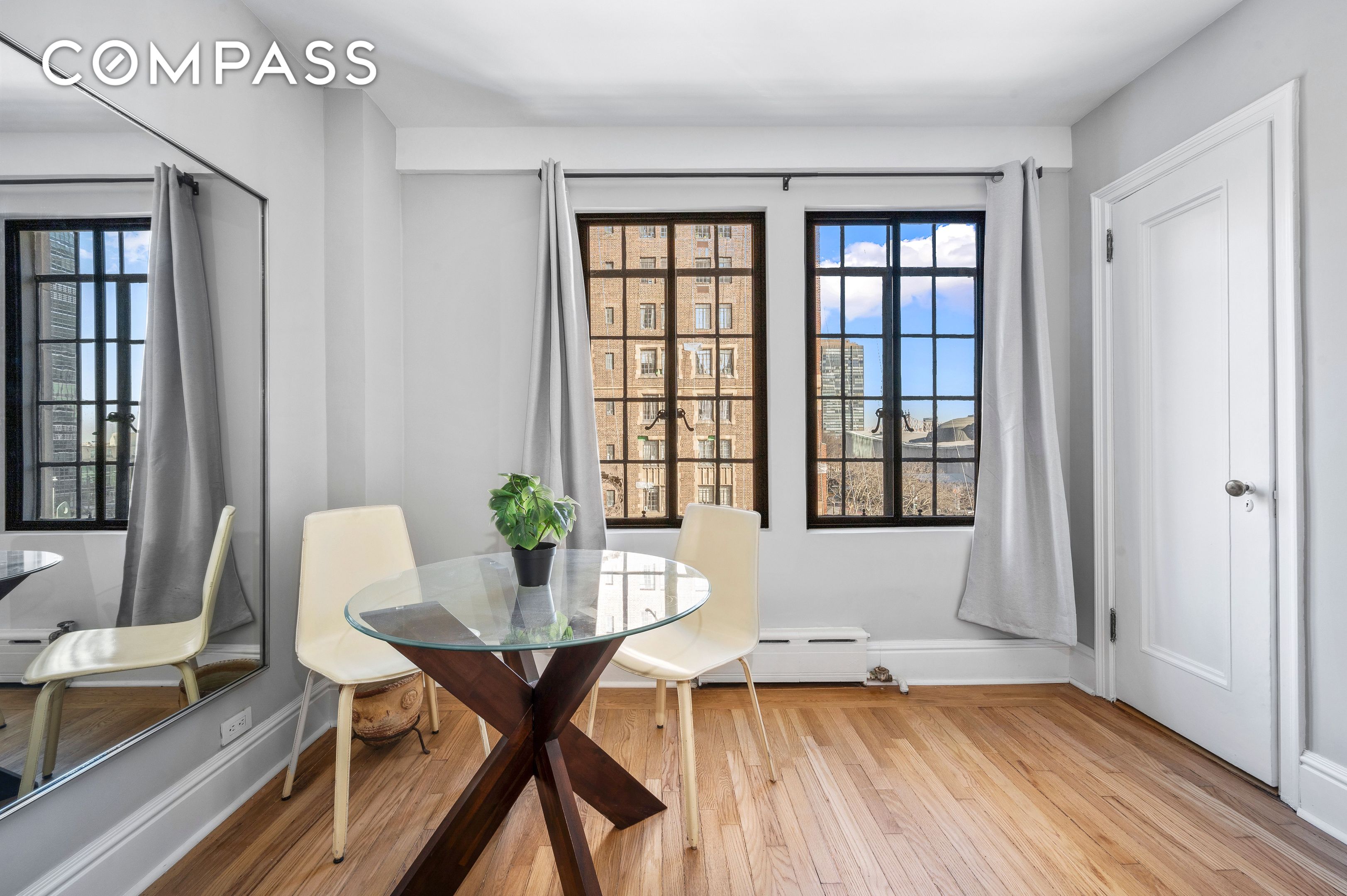 #3 photo, 25 Tudor City Place, マンハッタン Murray Hill , NY 10017