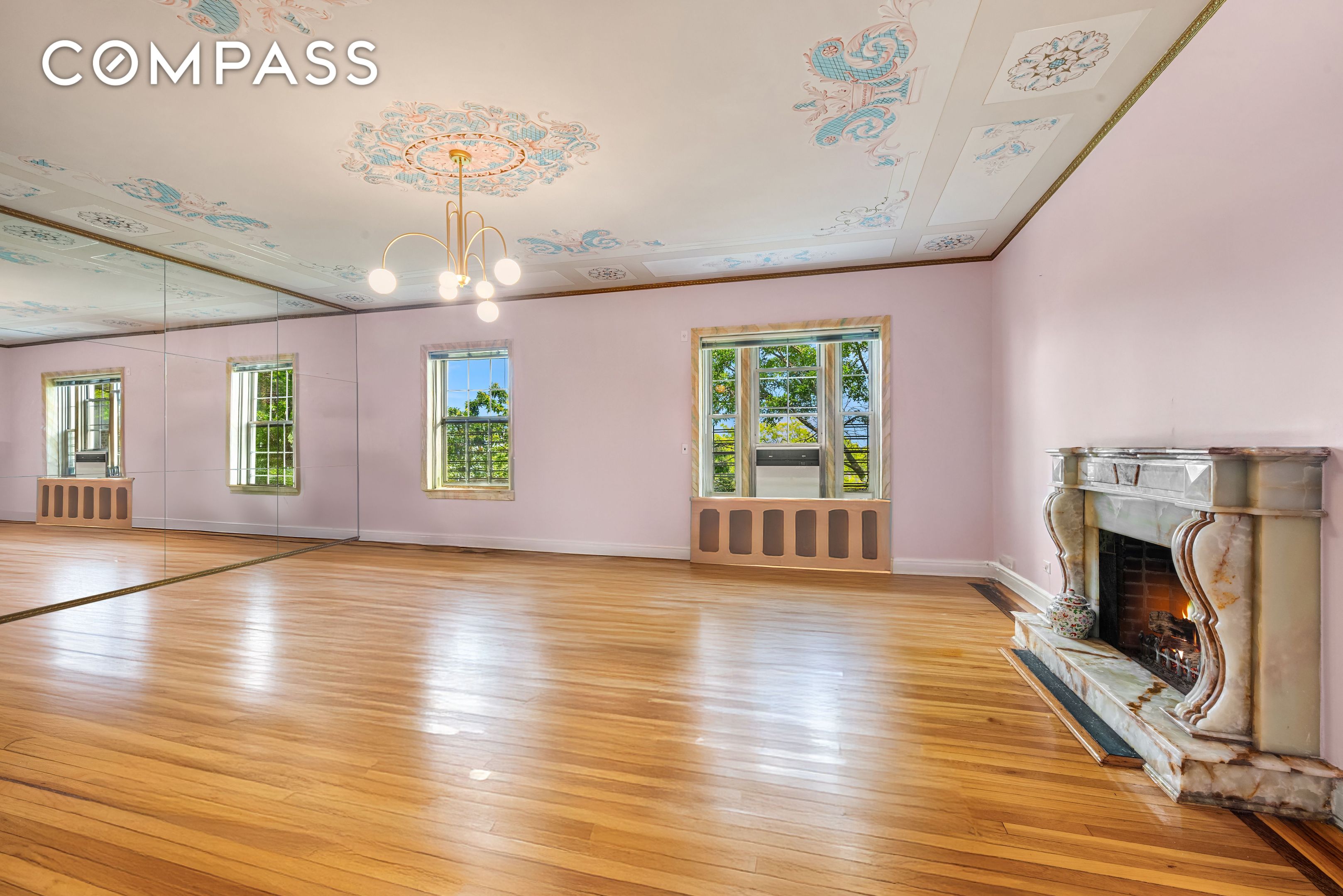 #12 photo, 68-10 108th Street, クイーンズ区 Forest Hills , NY 11375