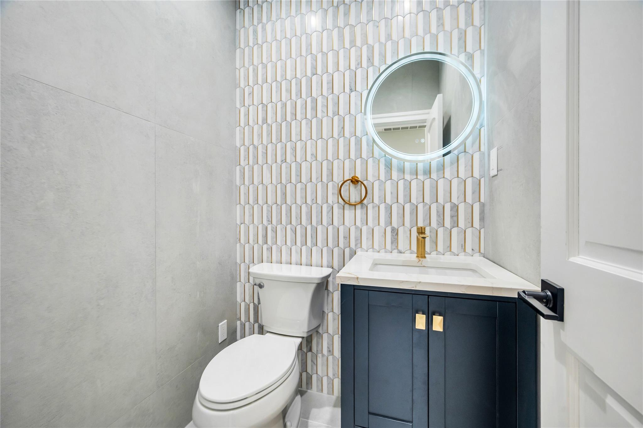 #16 photo, 16 Violet Avenue, ナッソー郡 Hicksville , NY 11801