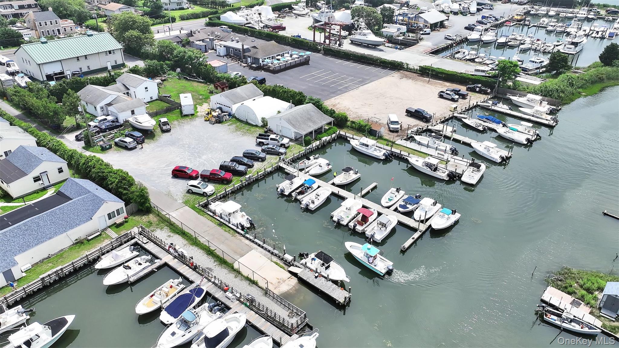 #13 photo, 74 Foster Avenue, サフォーク郡 Hampton Bays , NY 11946