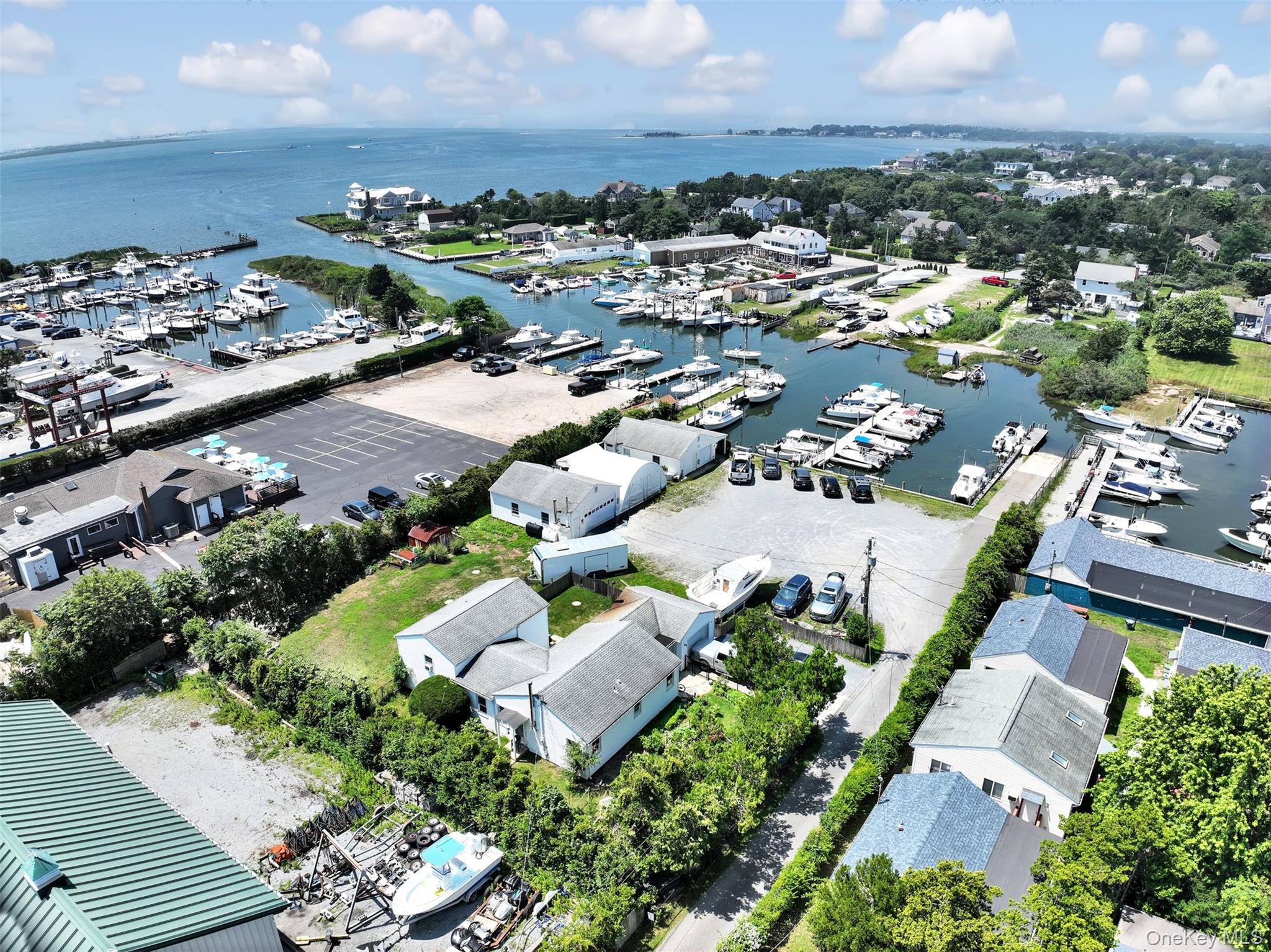 #14 photo, 74 Foster Avenue, サフォーク郡 Hampton Bays , NY 11946