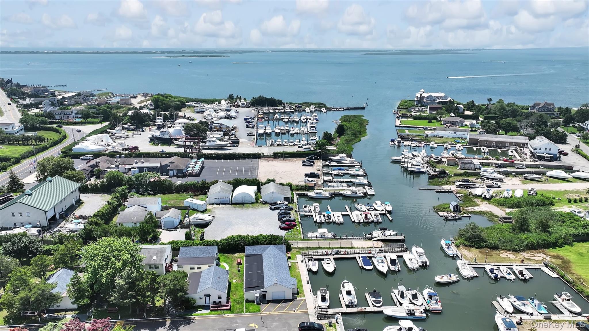 #15 photo, 74 Foster Avenue, サフォーク郡 Hampton Bays , NY 11946