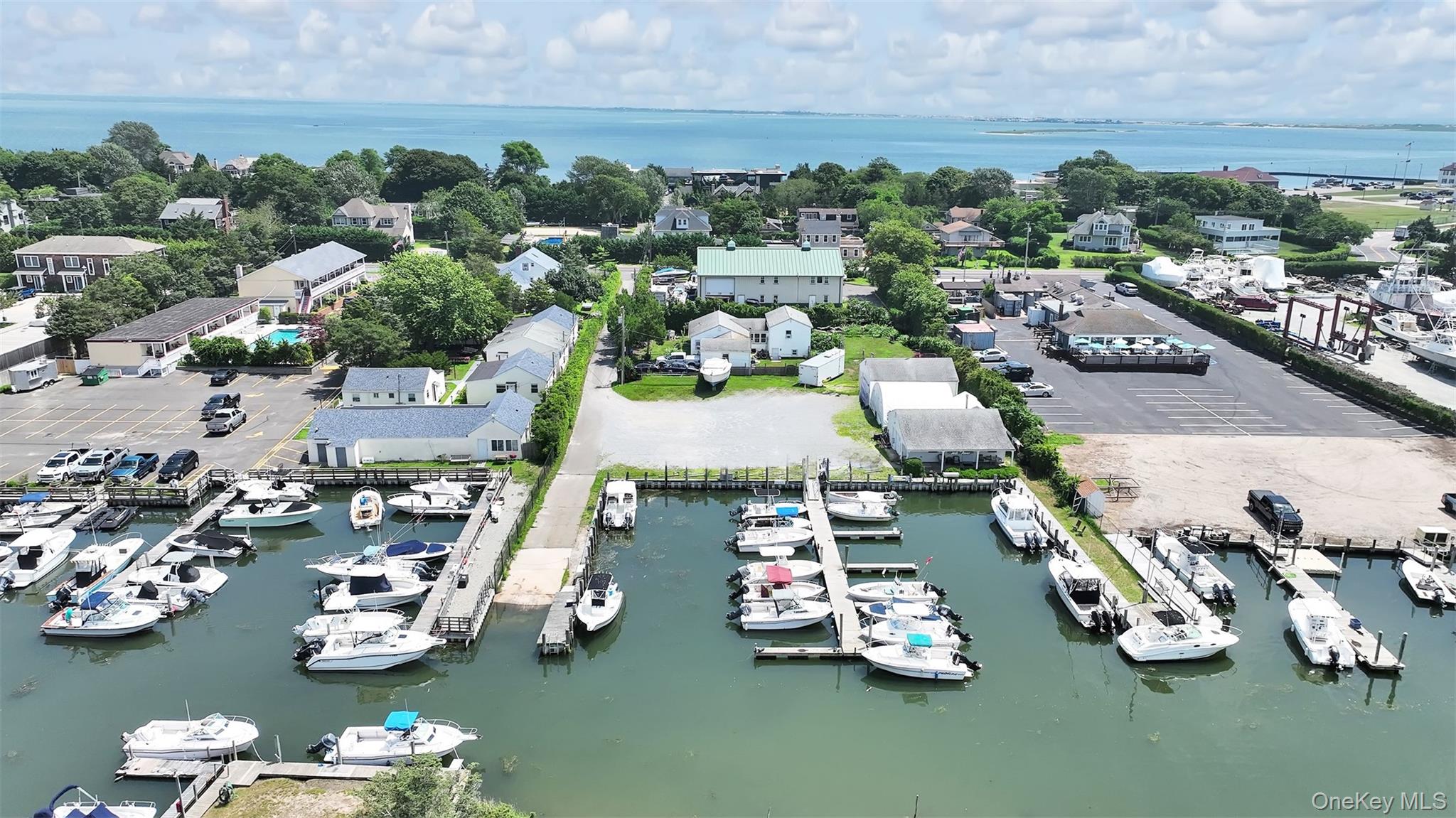 #16 photo, 74 Foster Avenue, サフォーク郡 Hampton Bays , NY 11946