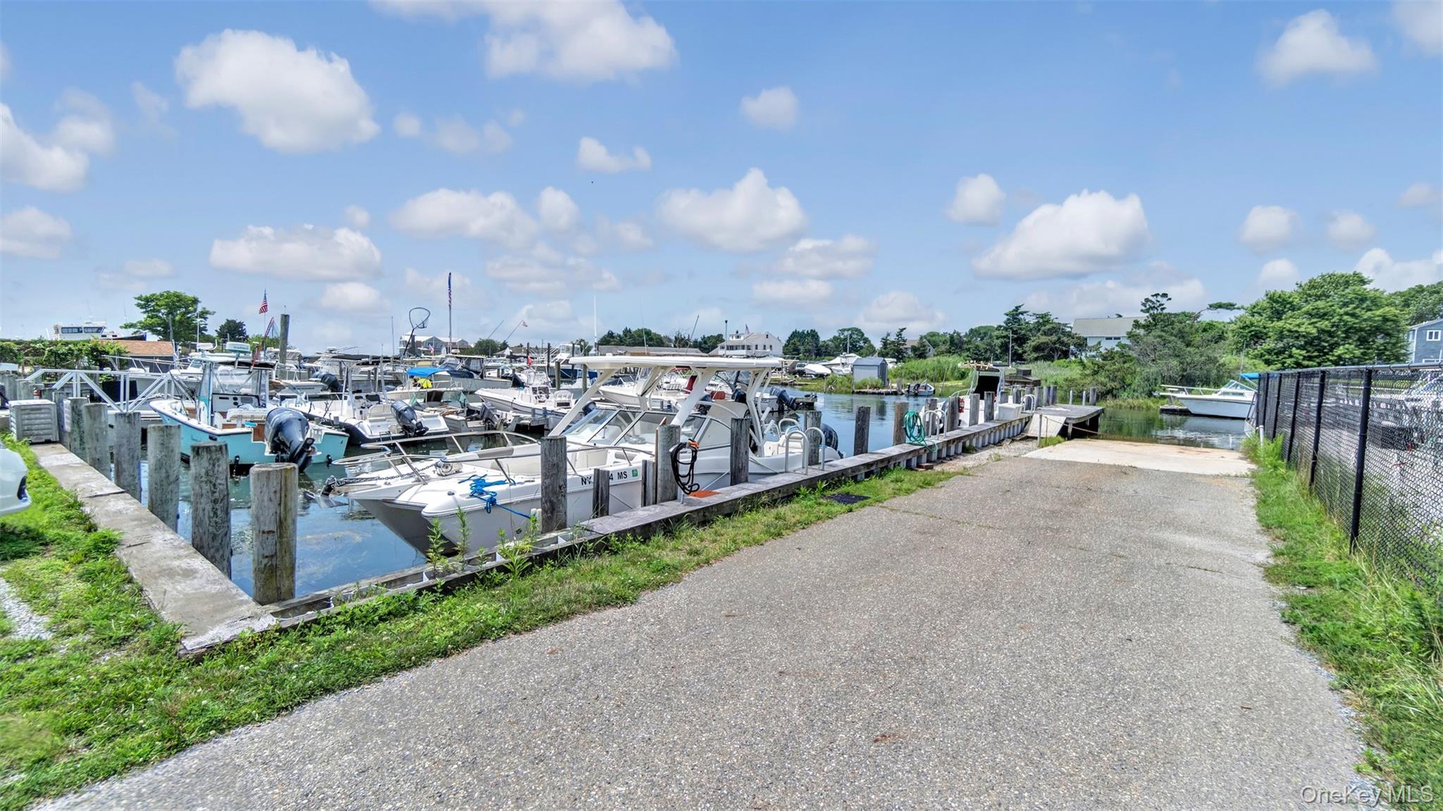 #19 photo, 74 Foster Avenue, サフォーク郡 Hampton Bays , NY 11946