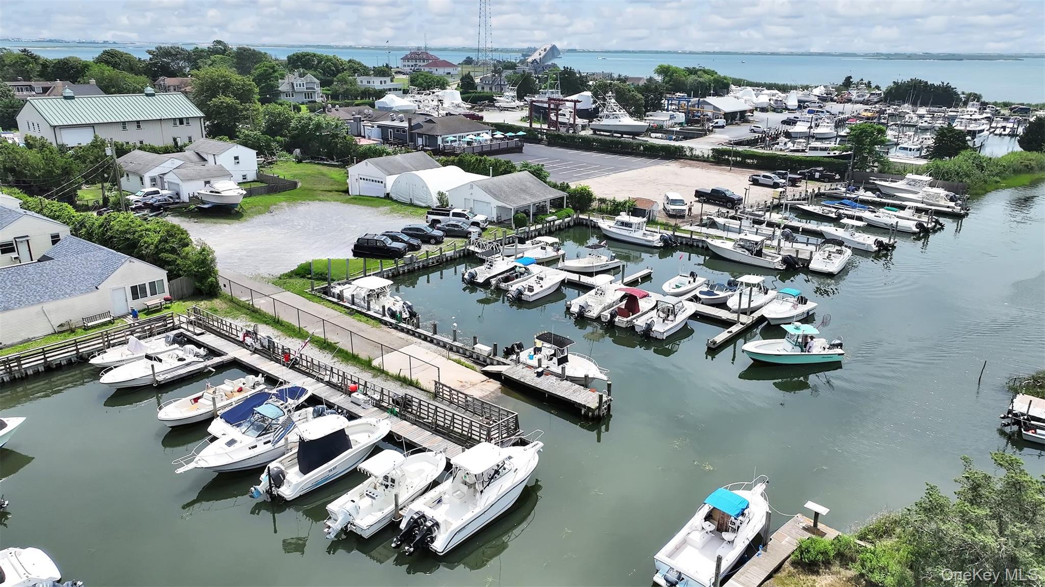 #3 photo, 74 Foster Avenue, サフォーク郡 Hampton Bays , NY 11946