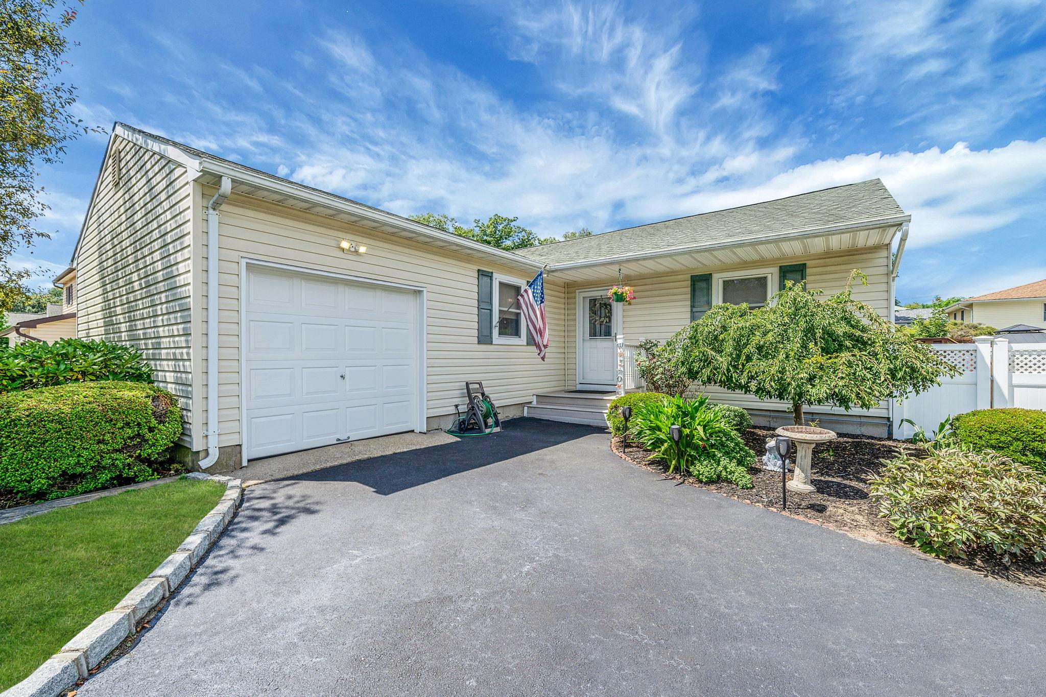 #1 photo, 47 Orchard Street, Hauppauge , NY 11788