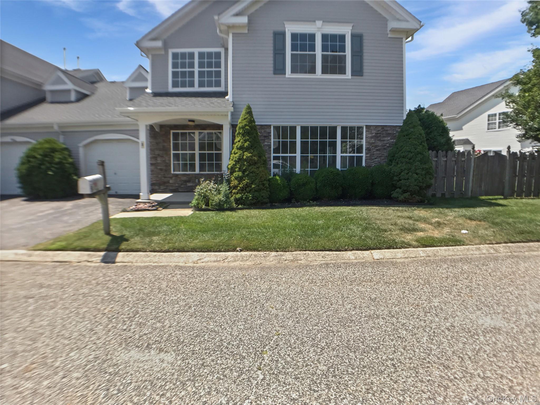 #1 photo, 5 Lori Lane, सफ़ोक काउंटी Middle Island , NY 11953