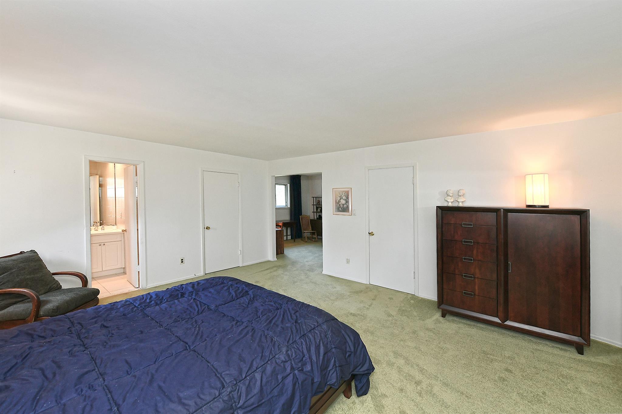 #11 photo, 18 Shari Lane, サフォーク郡 East Northport , NY 11731