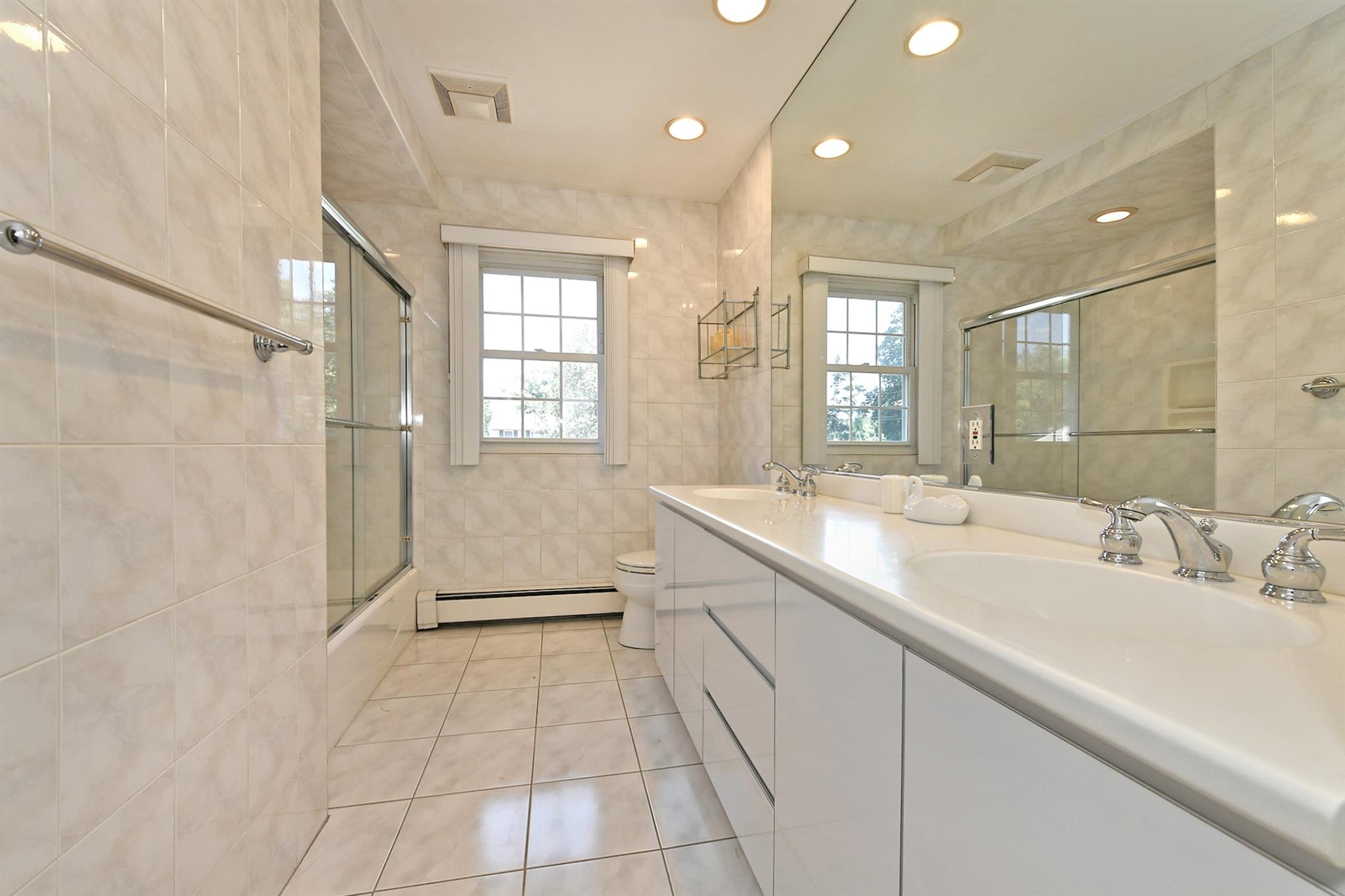 #14 photo, 18 Shari Lane, サフォーク郡 East Northport , NY 11731