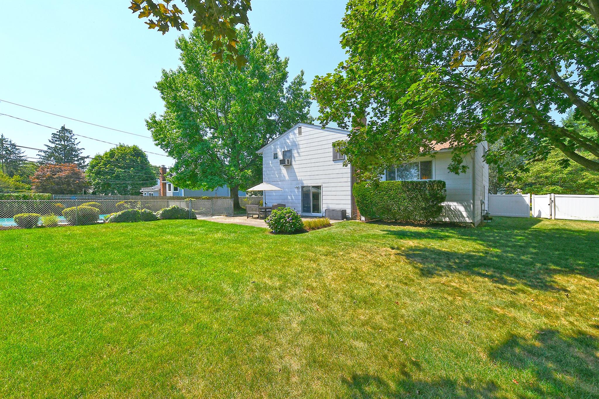 #20 photo, 18 Shari Lane, サフォーク郡 East Northport , NY 11731