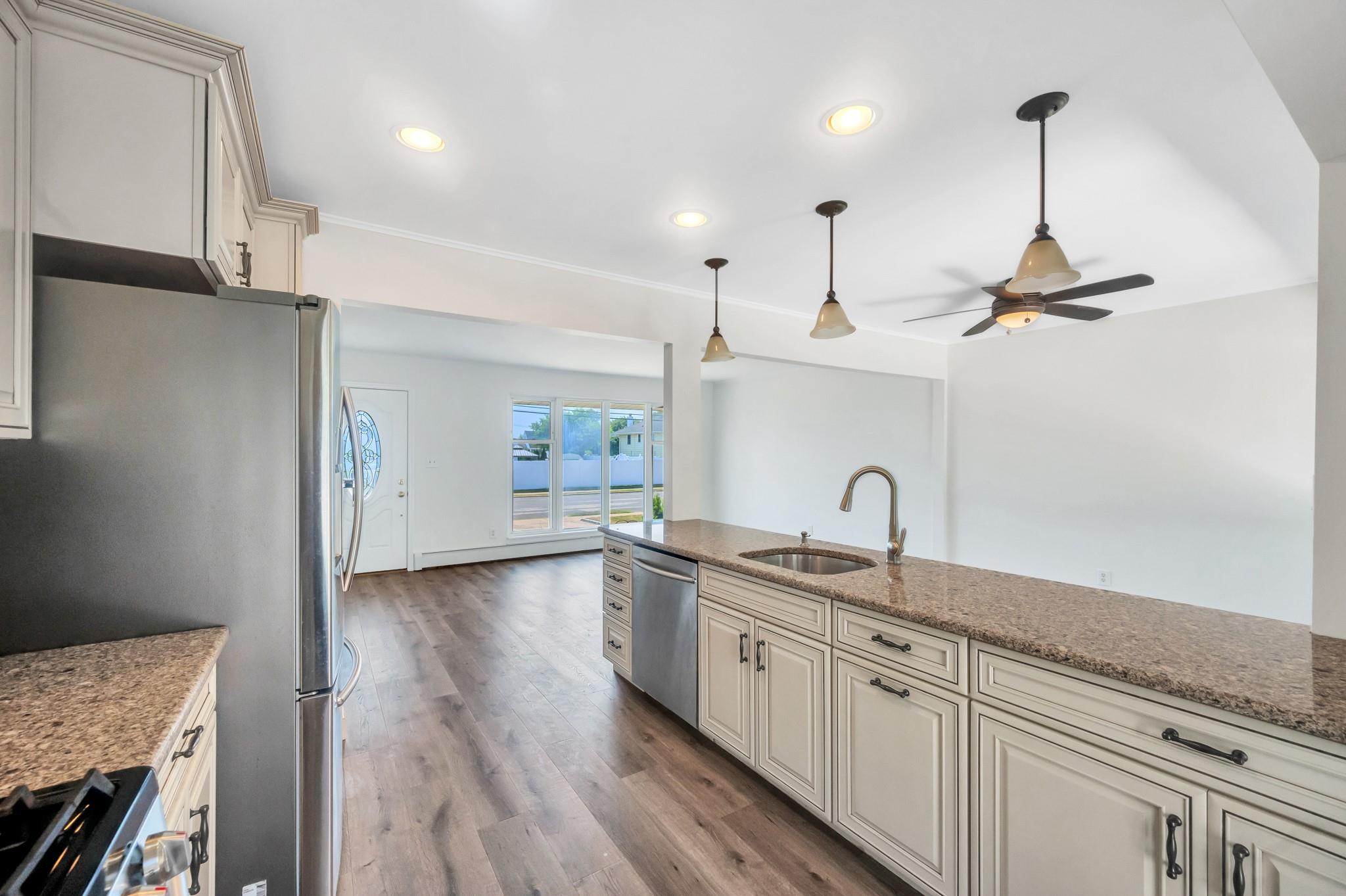 #12 photo, 22 Manor Lane, サフォーク郡 Copiague , NY 11726