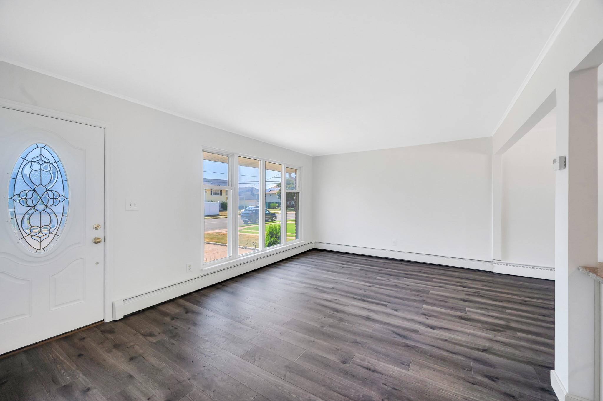 #4 photo, 22 Manor Lane, サフォーク郡 Copiague , NY 11726