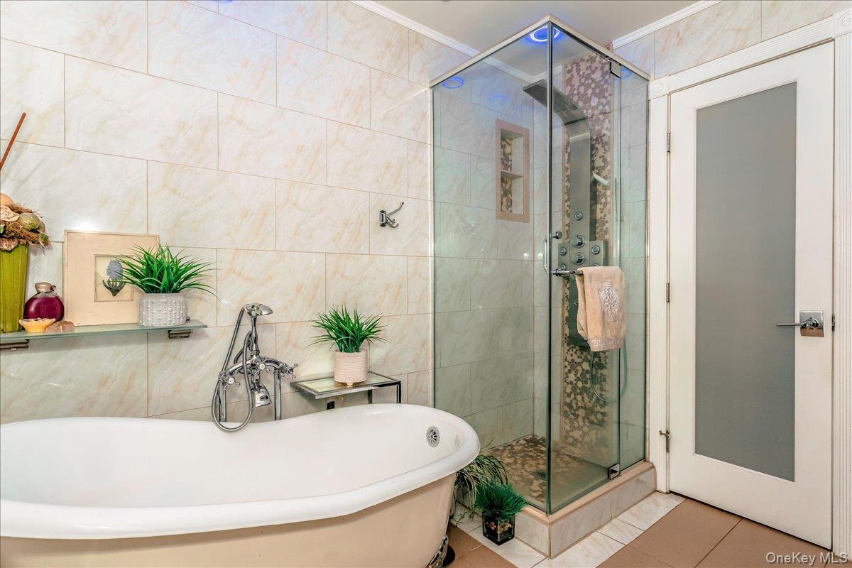 #14 photo, 66 Rosalie Court, ナッソー郡 East Meadow , NY 11554