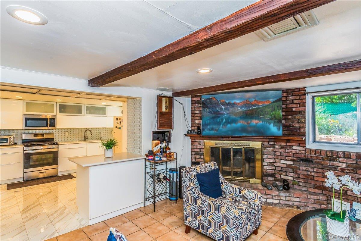 #16 photo, 66 Rosalie Court, ナッソー郡 East Meadow , NY 11554