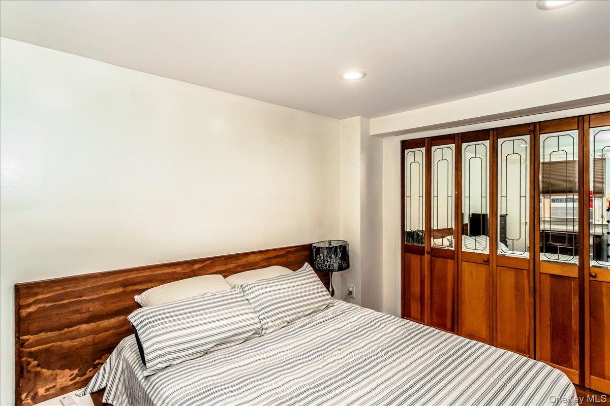 #17 photo, 66 Rosalie Court, ナッソー郡 East Meadow , NY 11554