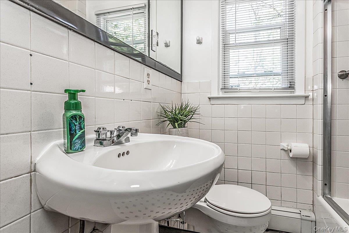 #18 photo, 66 Rosalie Court, ナッソー郡 East Meadow , NY 11554