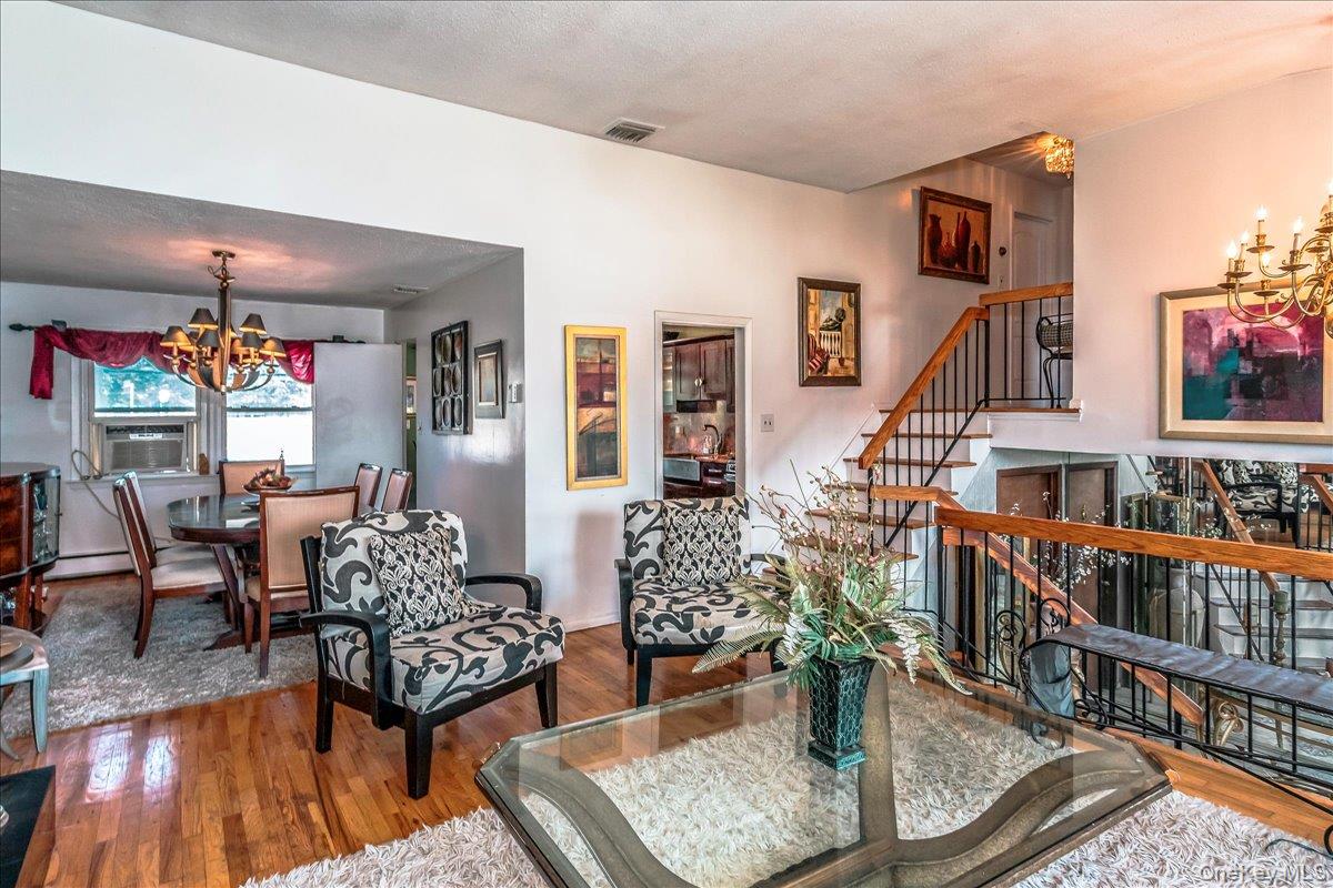 #3 photo, 66 Rosalie Court, ナッソー郡 East Meadow , NY 11554