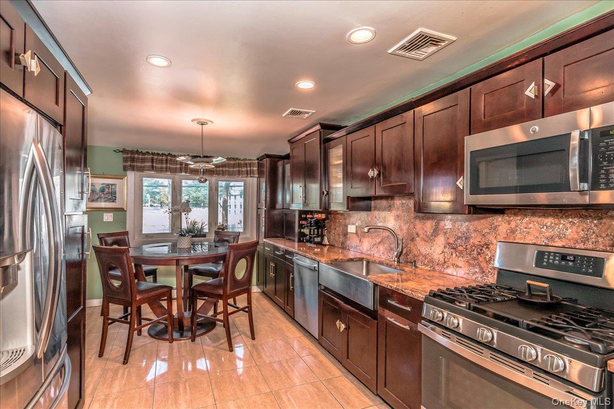 #5 photo, 66 Rosalie Court, ナッソー郡 East Meadow , NY 11554