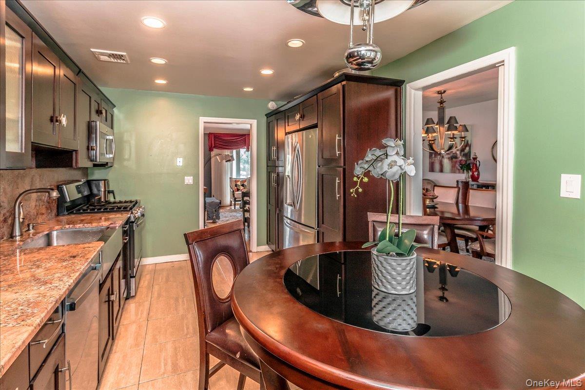 #6 photo, 66 Rosalie Court, ナッソー郡 East Meadow , NY 11554