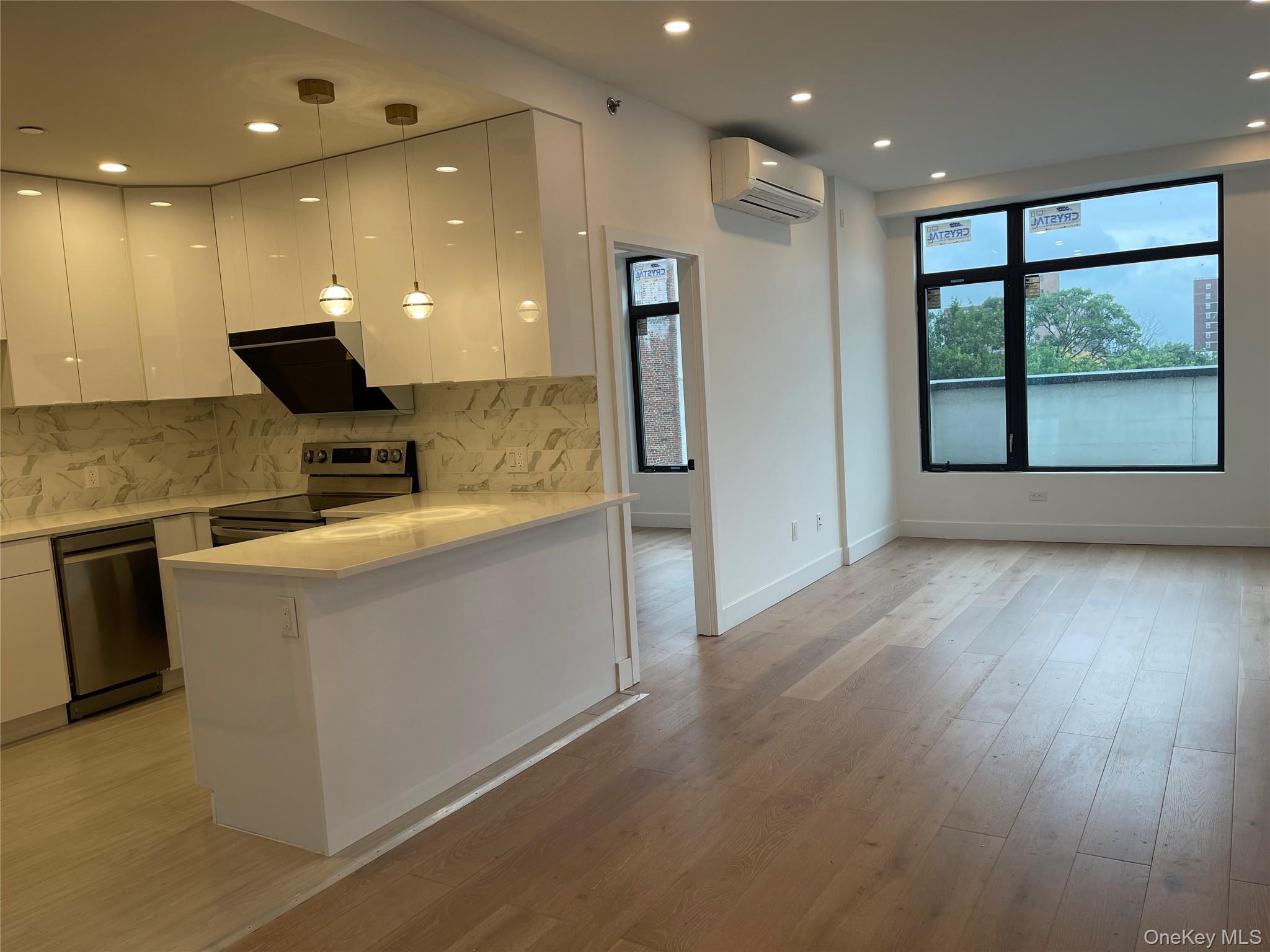 #1 photo, 5216 Roosevelt Ave, クイーンズ区 Woodside , NY 11377