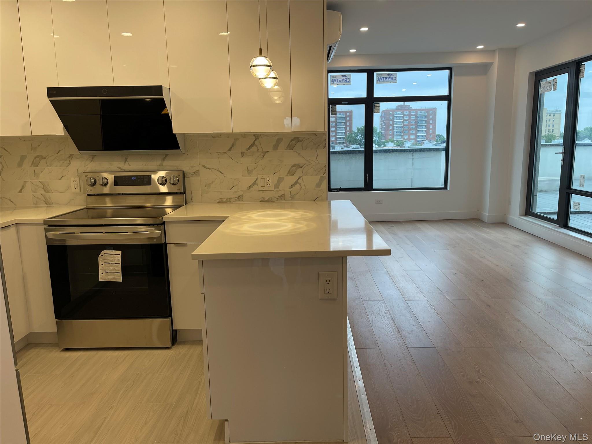 #2 photo, 5216 Roosevelt Ave, クイーンズ区 Woodside , NY 11377