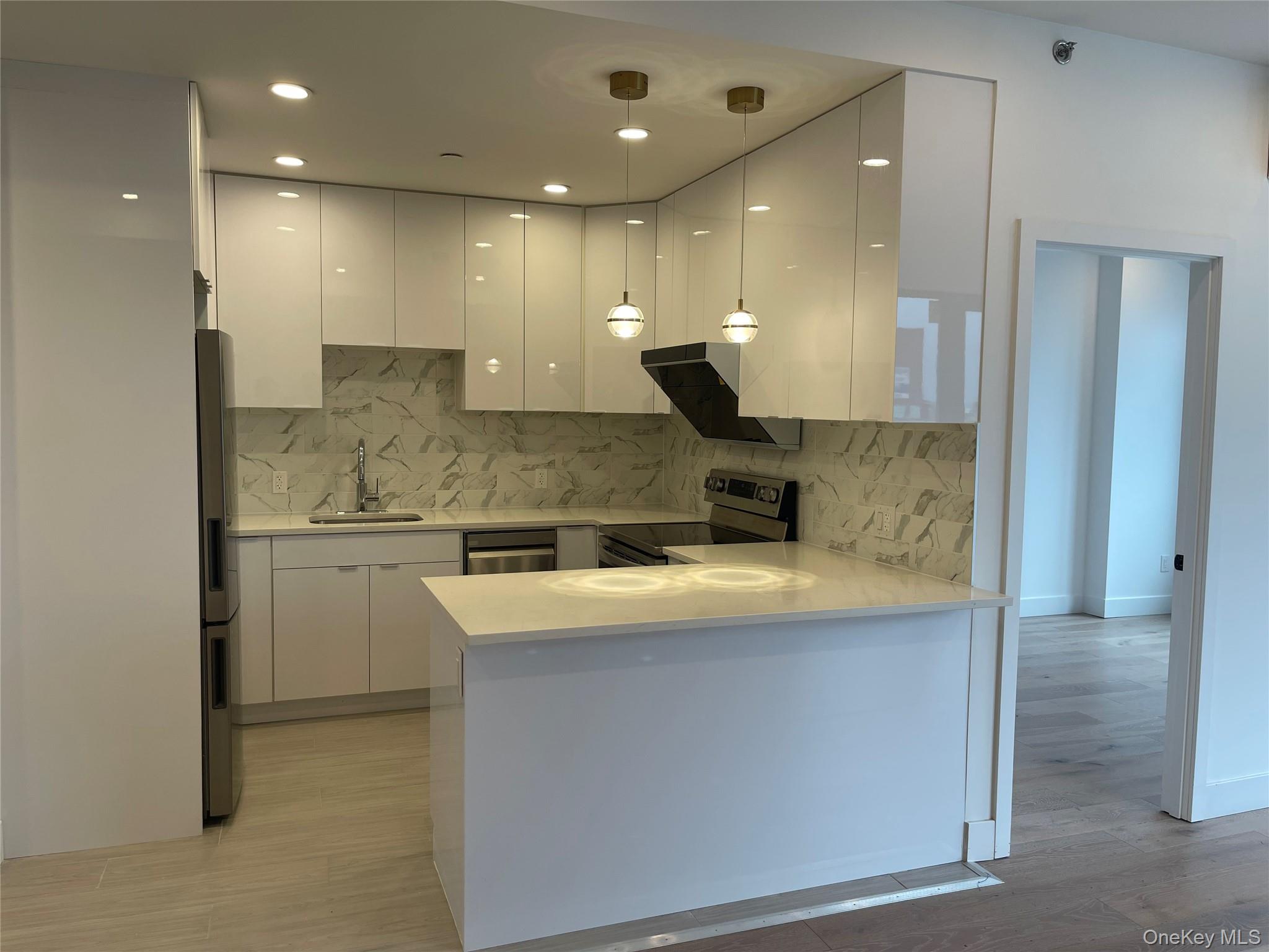 #3 photo, 5216 Roosevelt Ave, クイーンズ区 Woodside , NY 11377