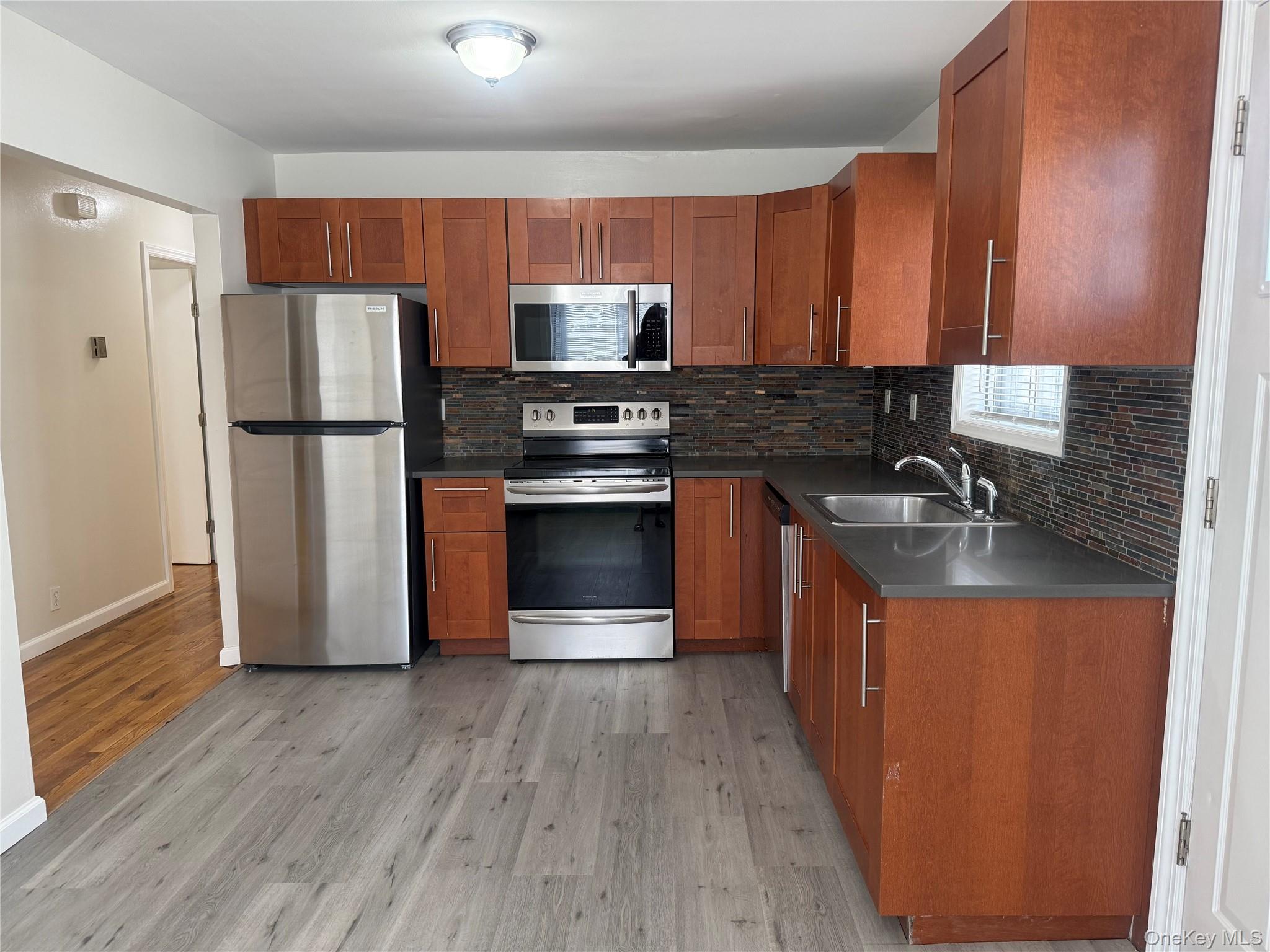 #5 photo, 55 Hickory Road, Port Washington , NY 11050