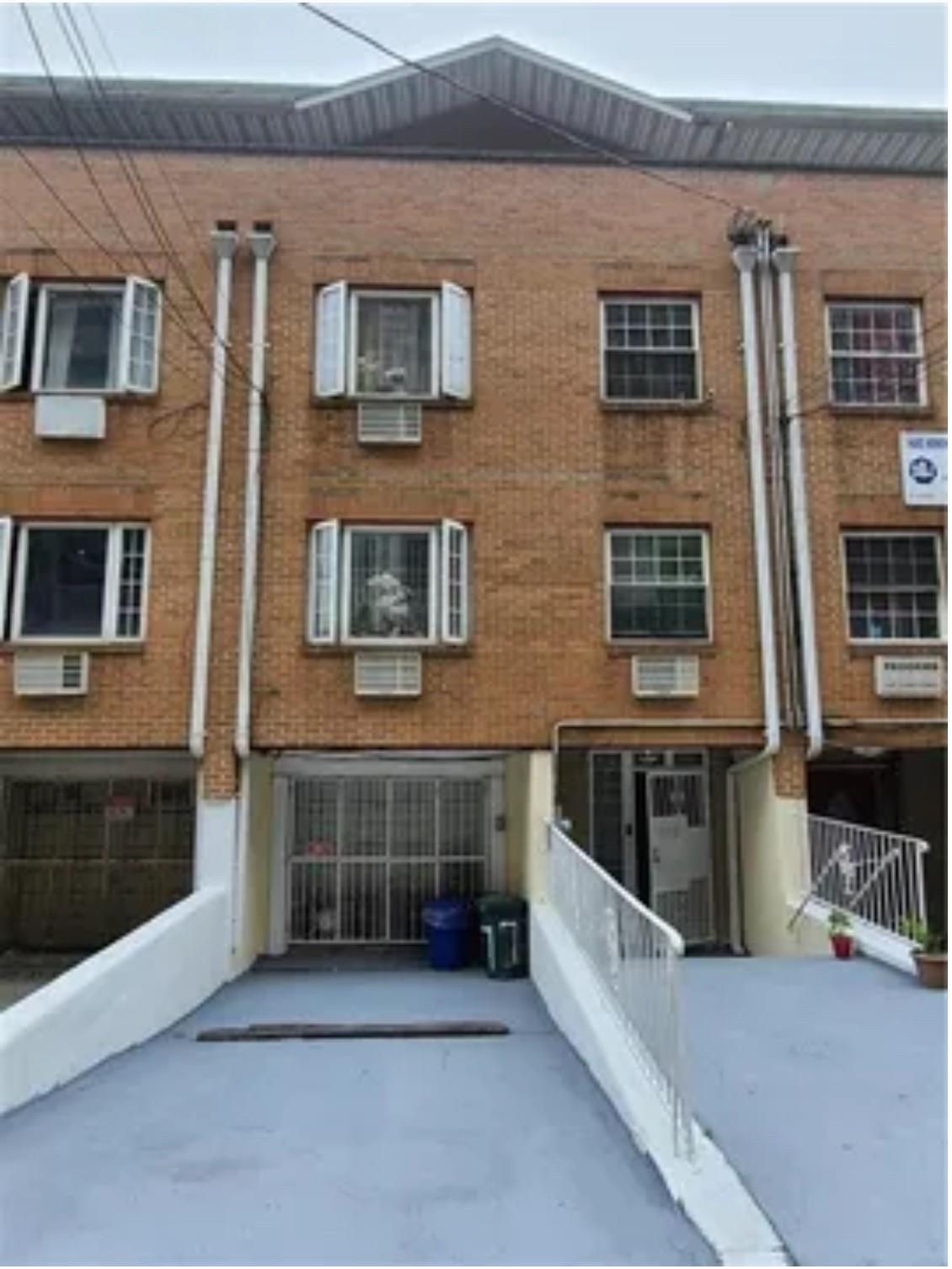 #1 photo, 772 Lincoln Avenue, ブルックリン区 Brooklyn , NY 11208