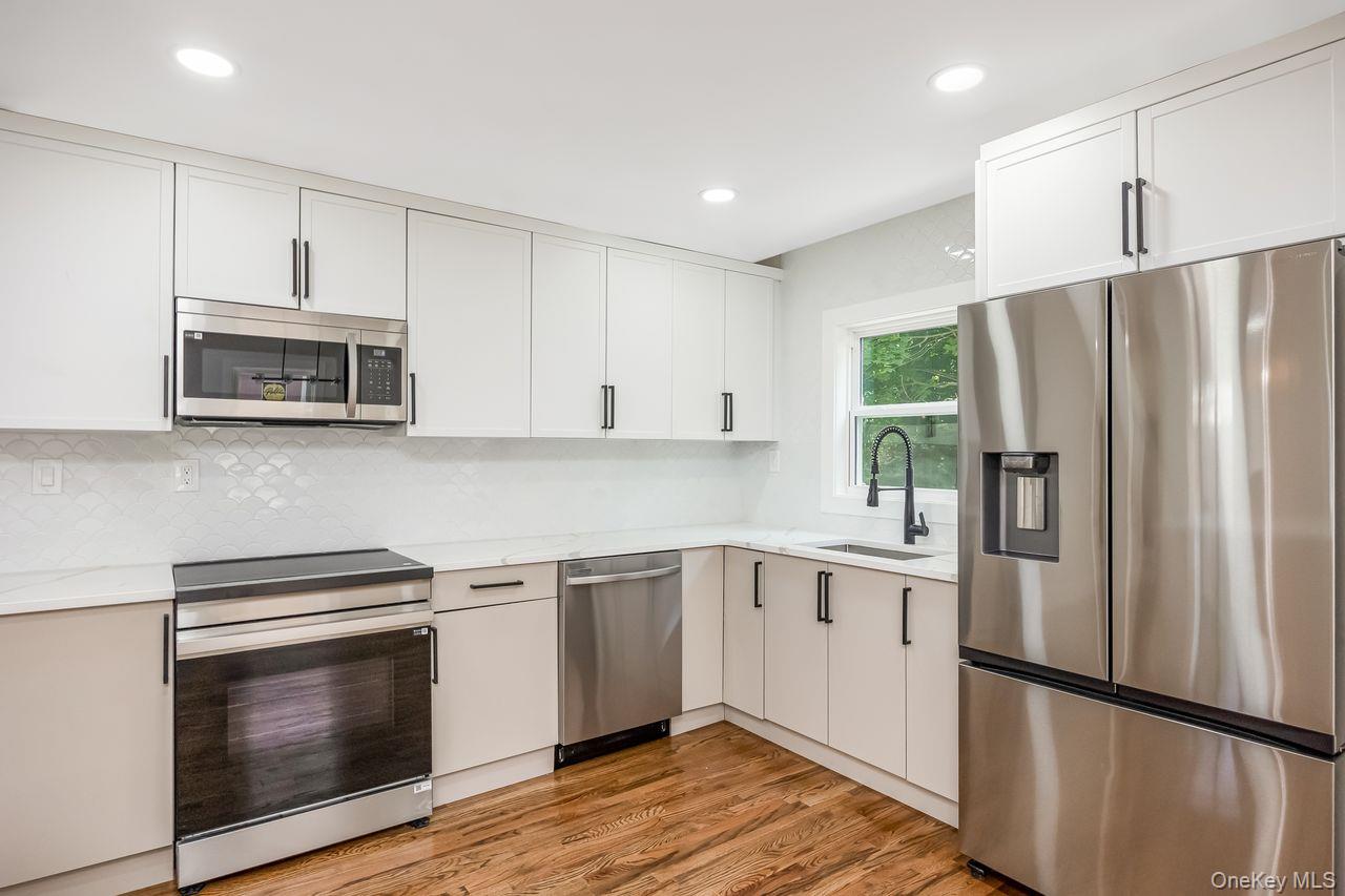 #11 photo, 18 Maple Place, Huntington , NY 11743