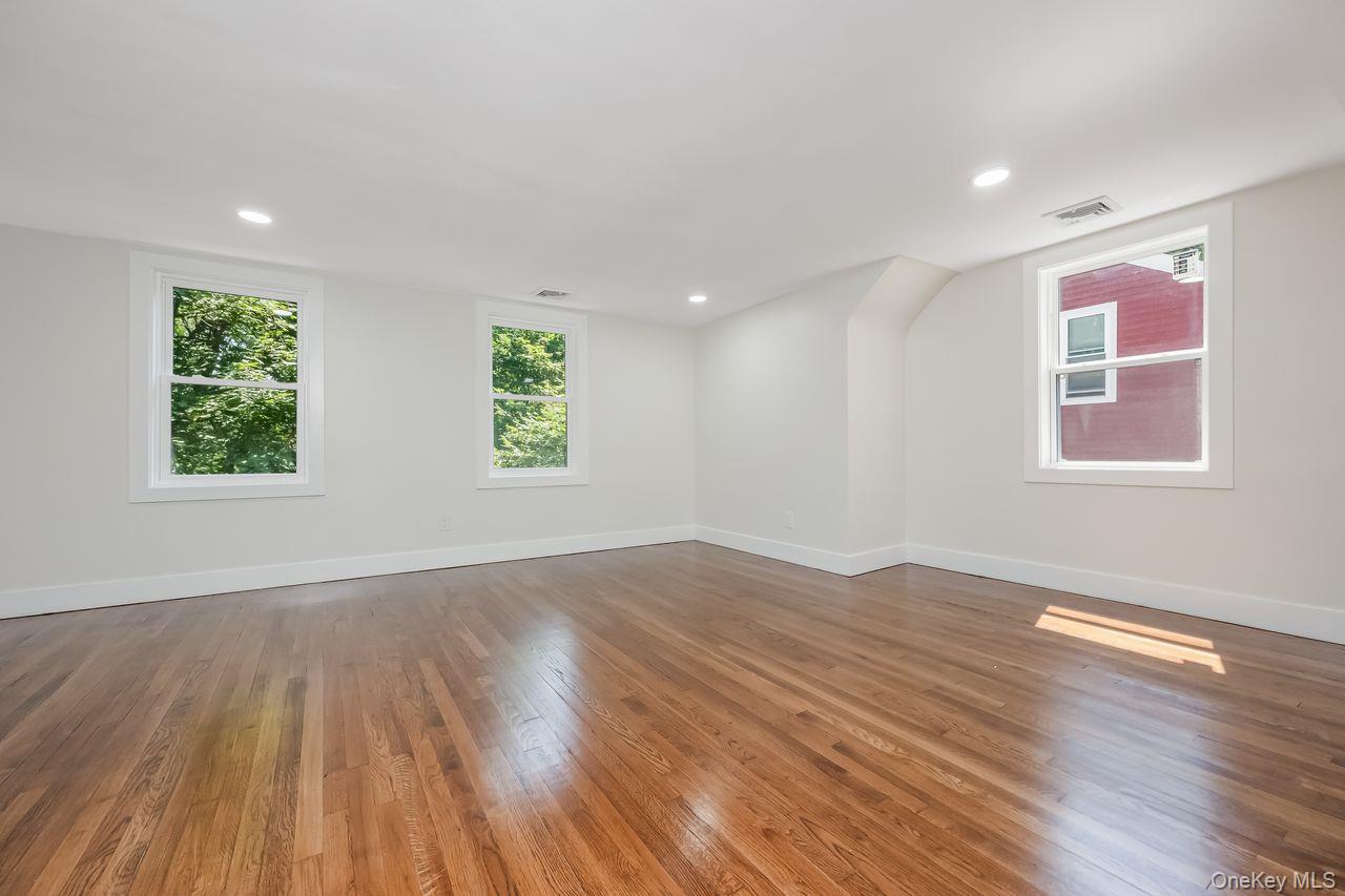 #15 photo, 18 Maple Place, Huntington , NY 11743