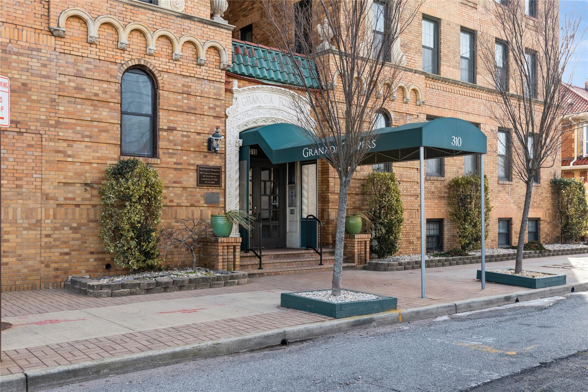 #1 photo, 310 Riverside Boulevard, नासाउ काउंटी Long Beach , NY 11561