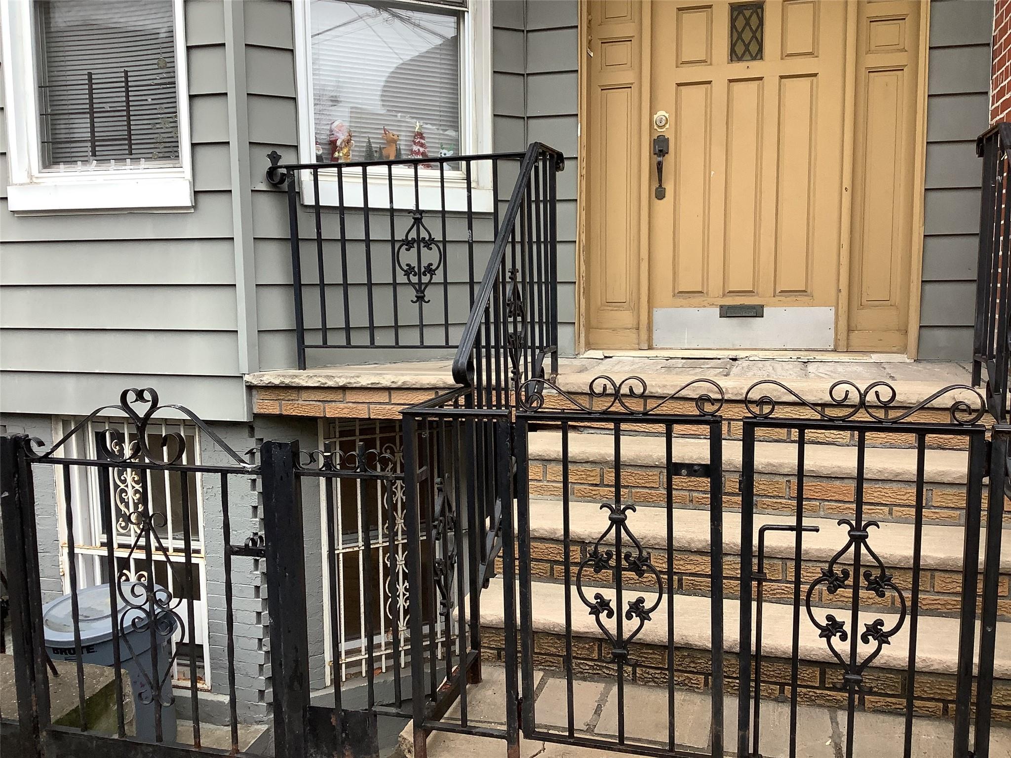 #1 photo, 2027 Bleecker Street, कुईंस Ridgewood , NY 11385