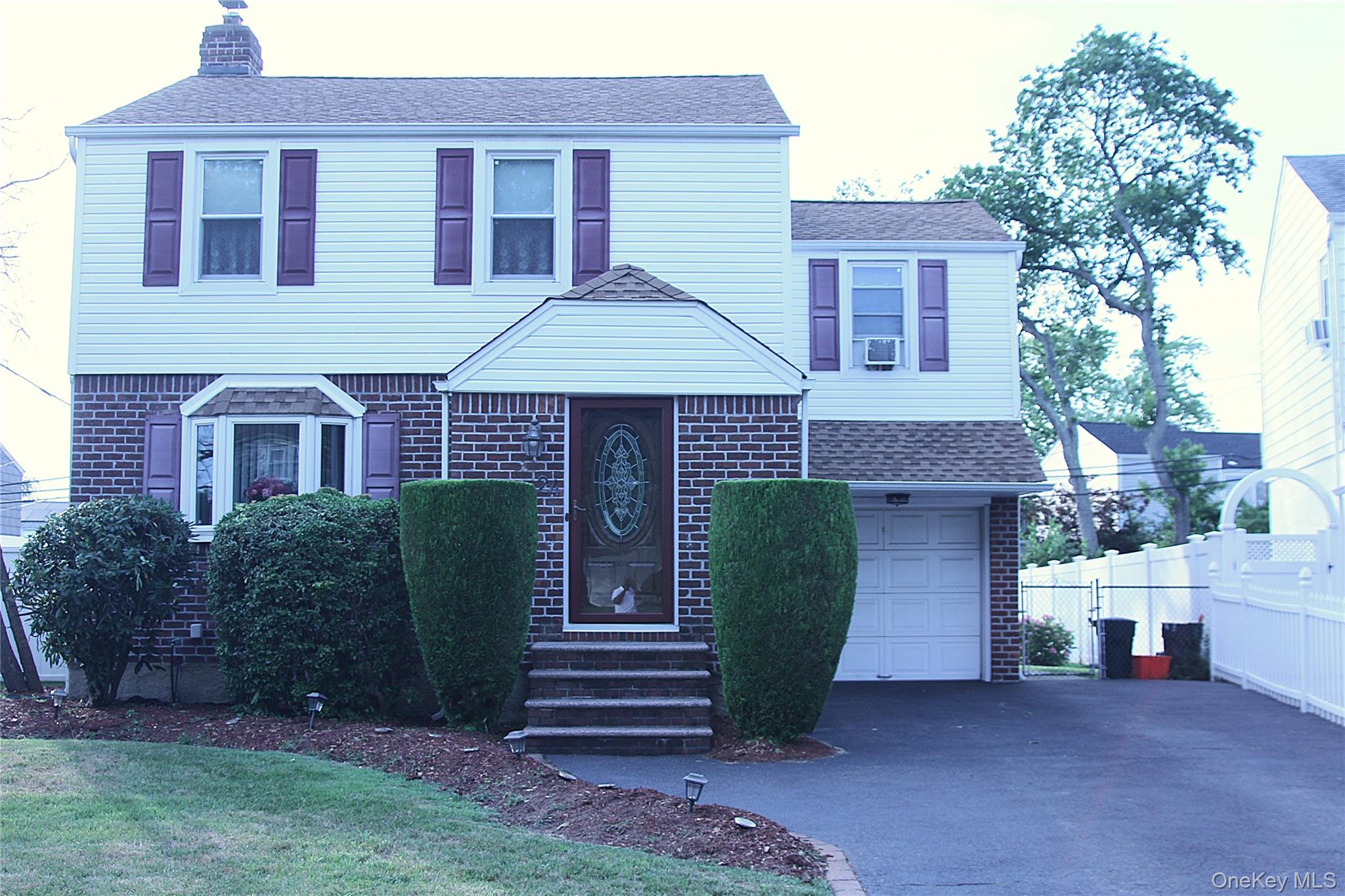 #1 photo, 24 Garnet Place, ナッソー郡 Elmont , NY 11003