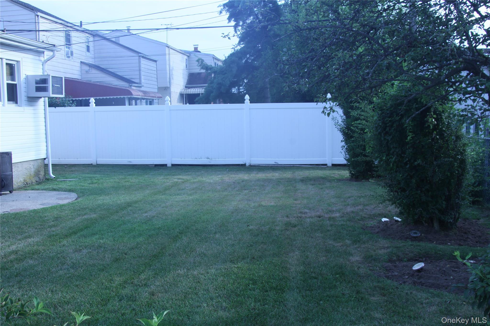 #10 photo, 24 Garnet Place, ナッソー郡 Elmont , NY 11003