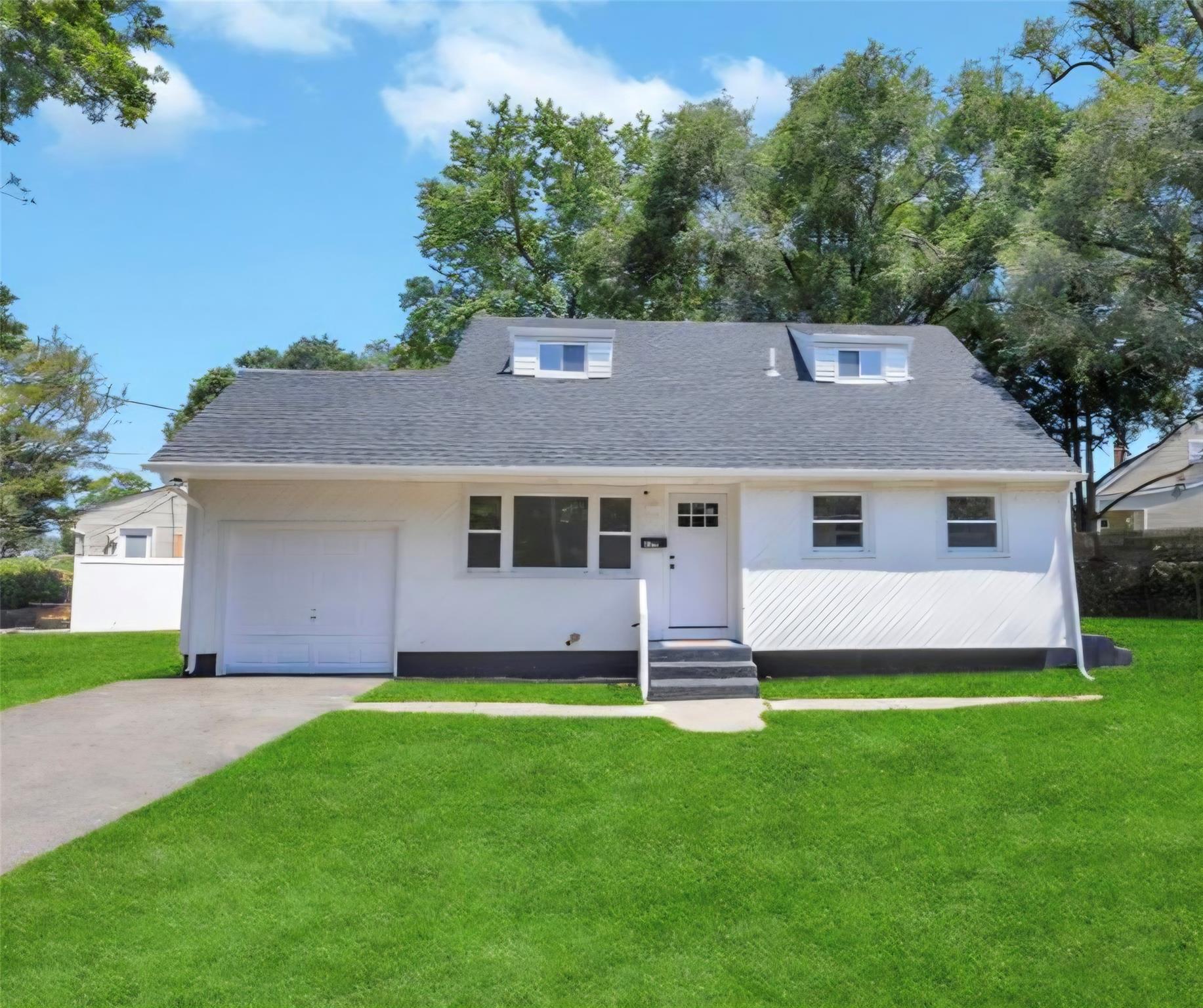 #1 photo, 219 Front Avenue, सफ़ोक काउंटी Brentwood , NY 11717