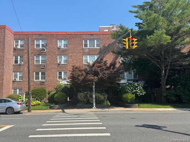 #10 photo, 250 W Merrick Road, ナッソー郡 Freeport , NY 11520