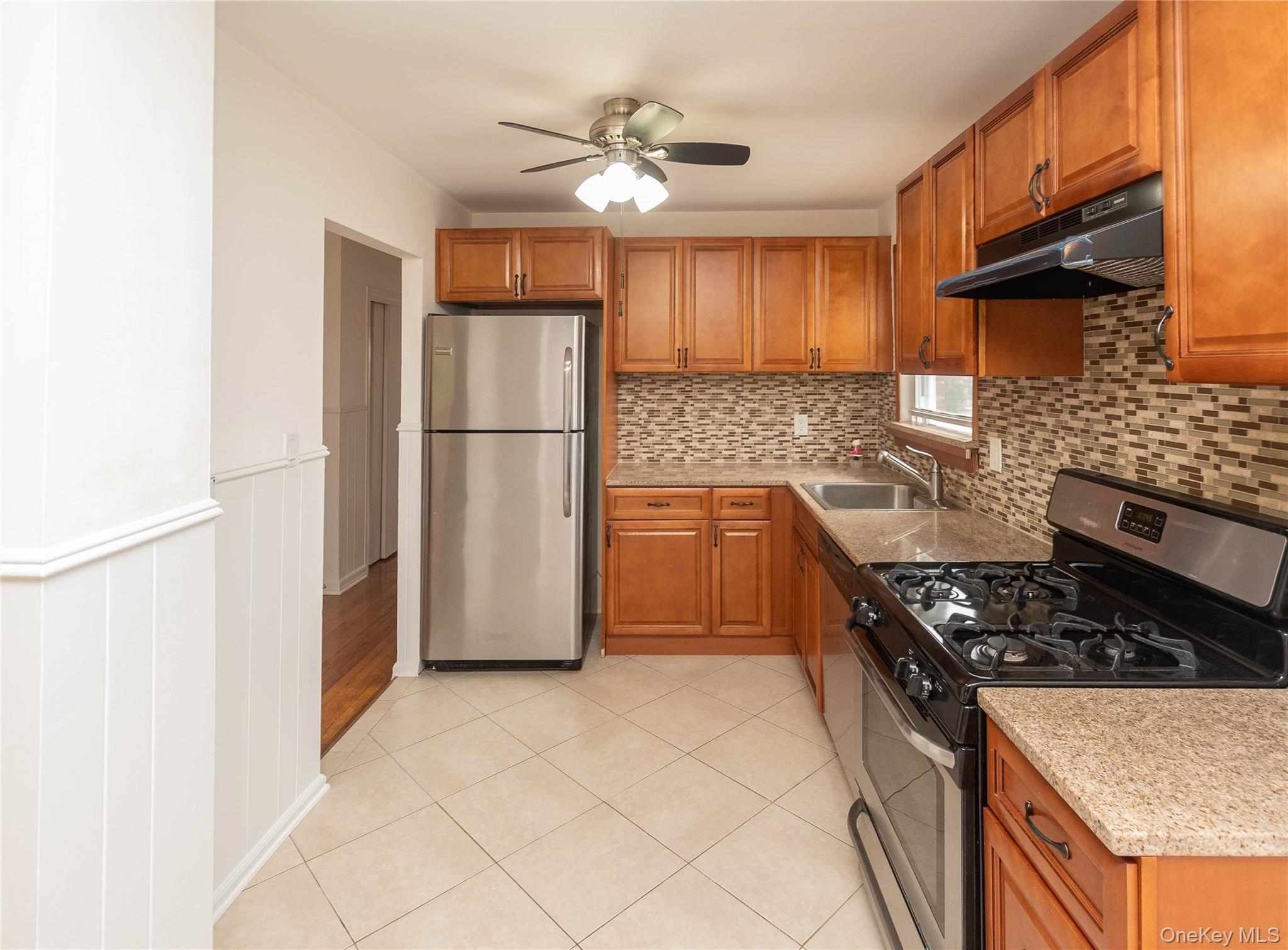 #16 photo, 926 Vincent Avenue, Bronx , NY 10465