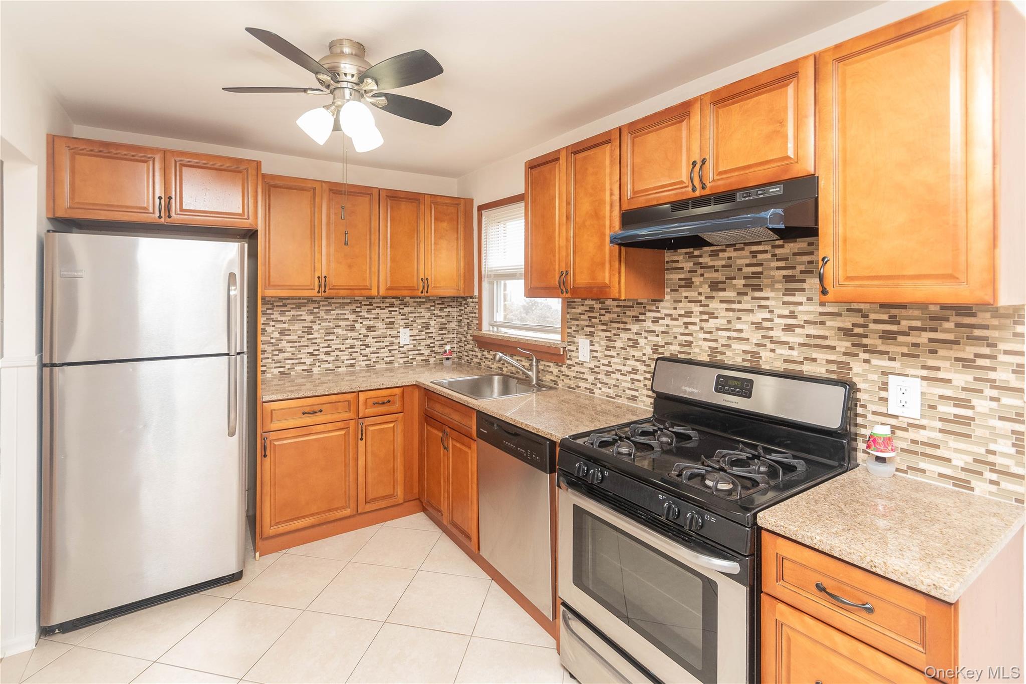 #17 photo, 926 Vincent Avenue, Bronx , NY 10465