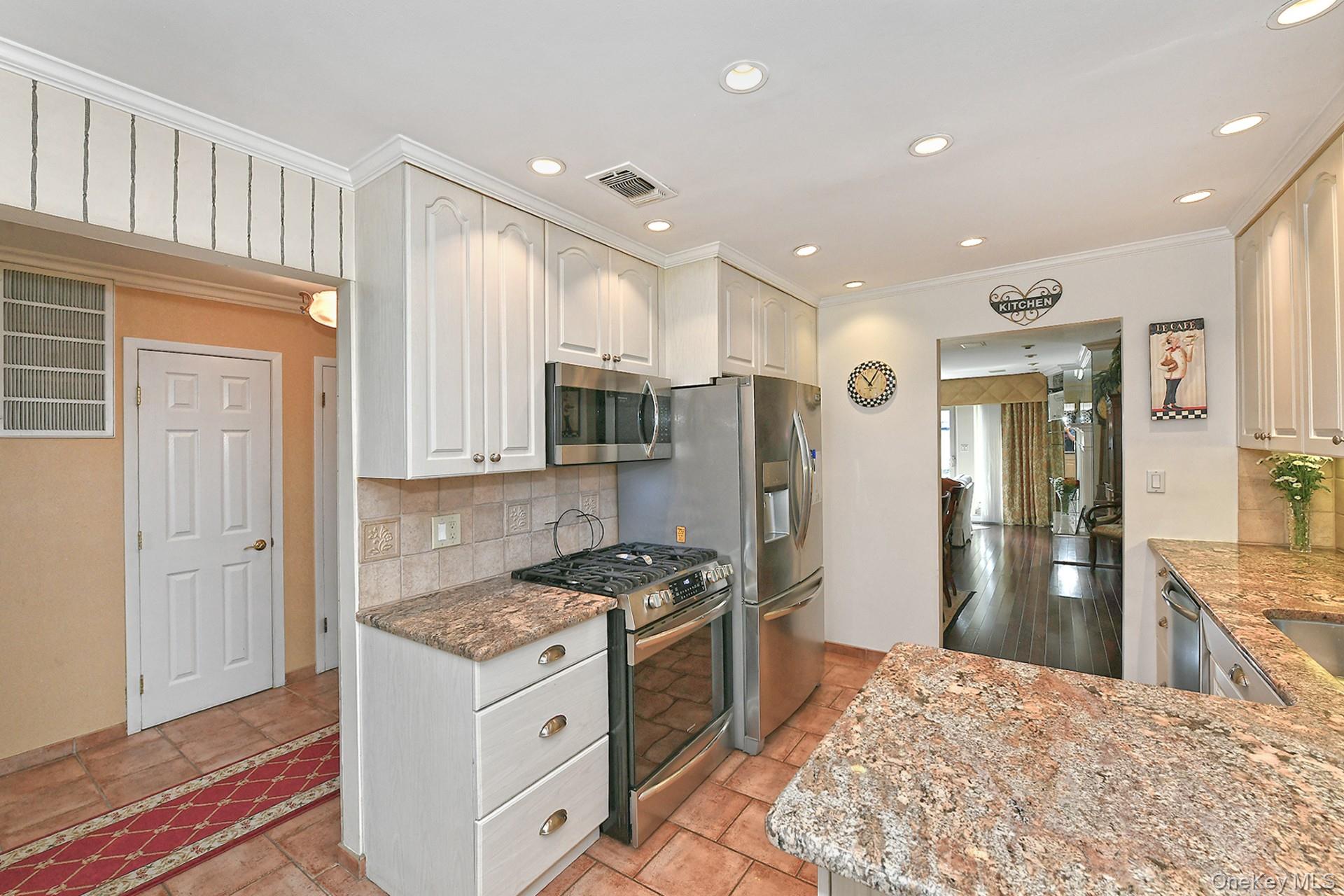 #4 photo, 226 Oakview Avenue, Oceanside , NY 11572