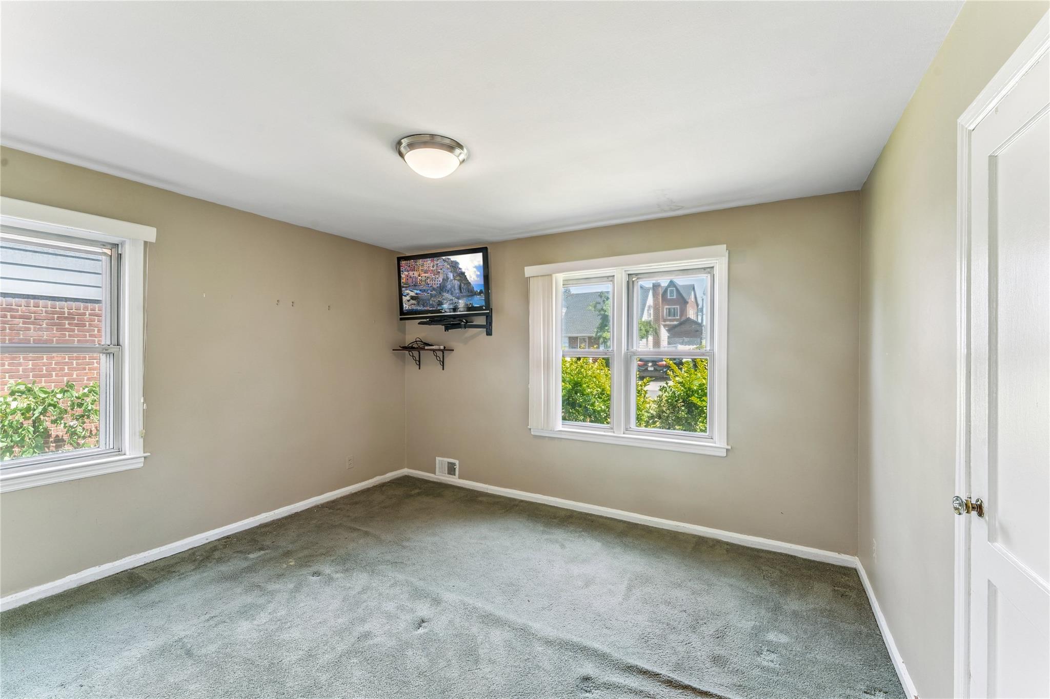 #13 photo, 248 Cushing Avenue, ナッソー郡 Williston Park , NY 11596