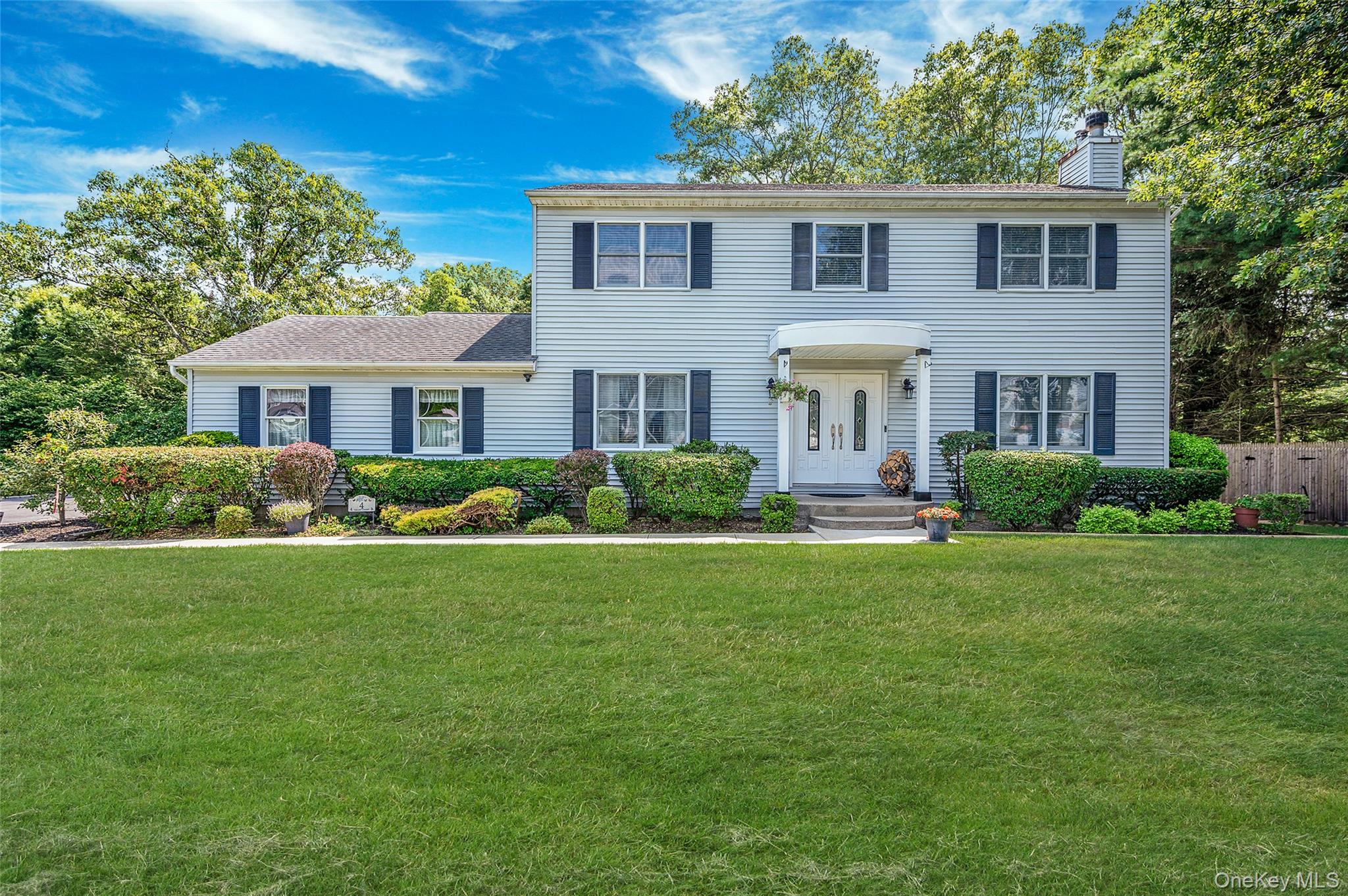 #1 photo, 4 Valley Court, 東長島 Holtsville , NY 11742