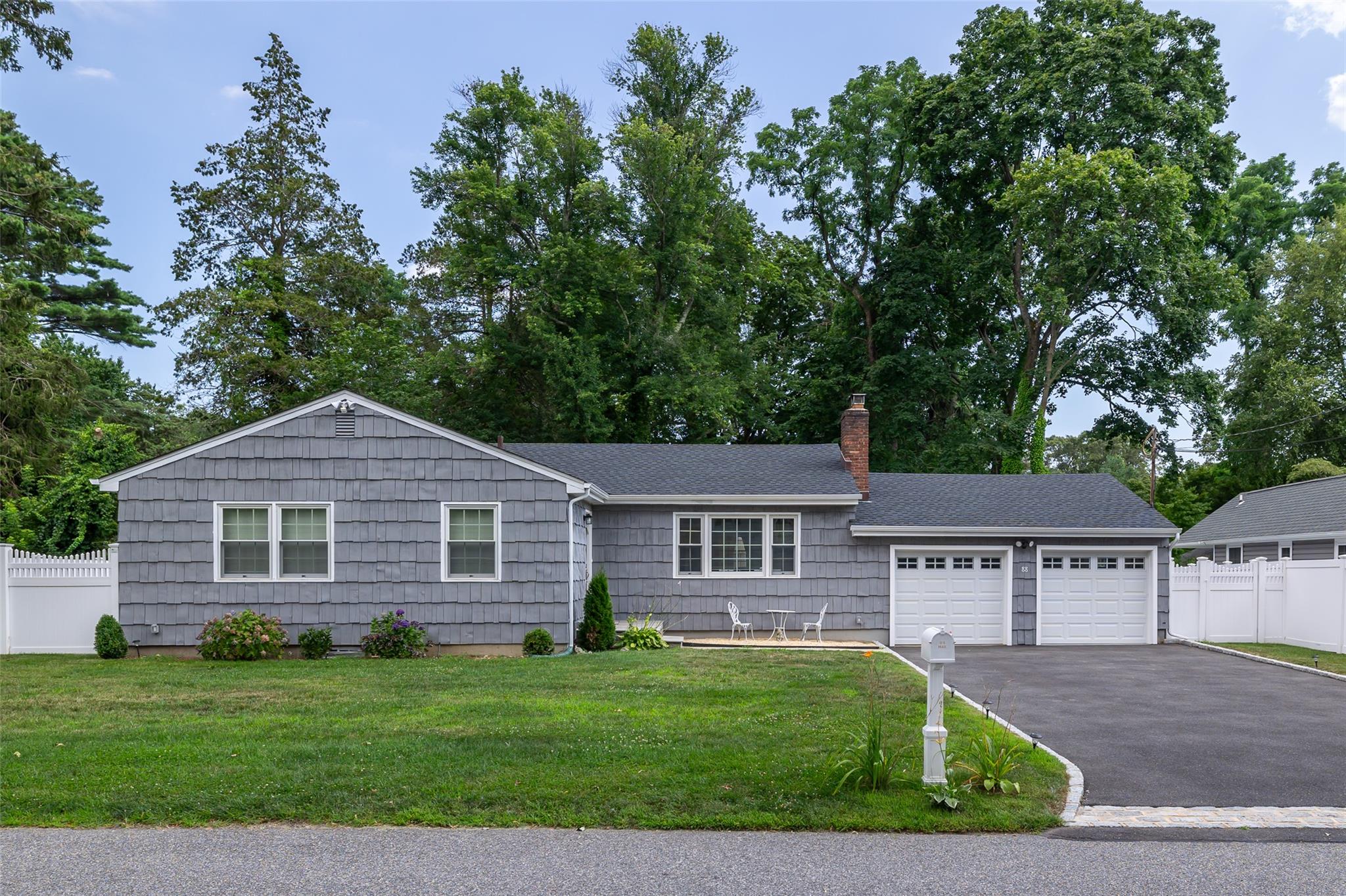 #1 photo, 88 Pershing Avenue, Locust Valley , NY 11560