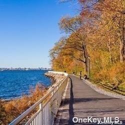 #17 photo, 715 College Place, クイーンズ区 College Point , NY 11356